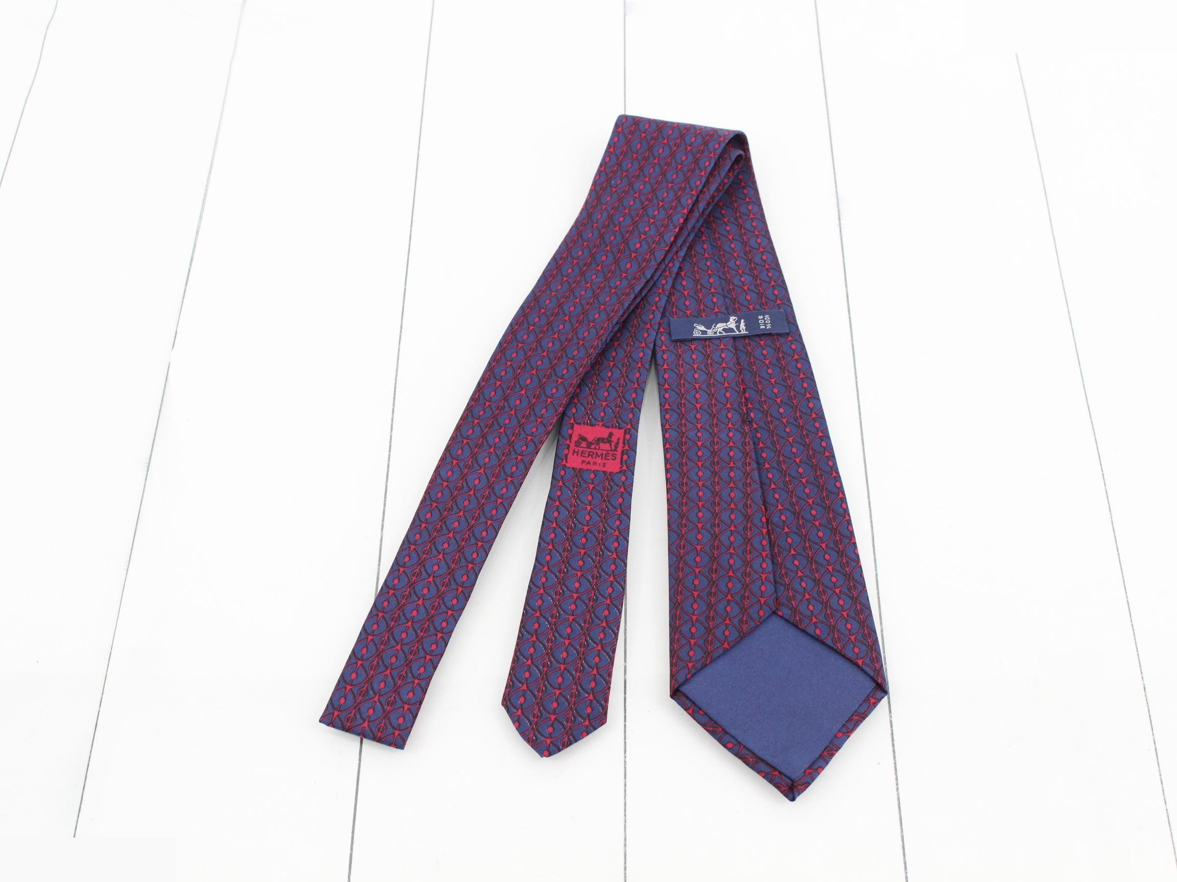 tie — view 2