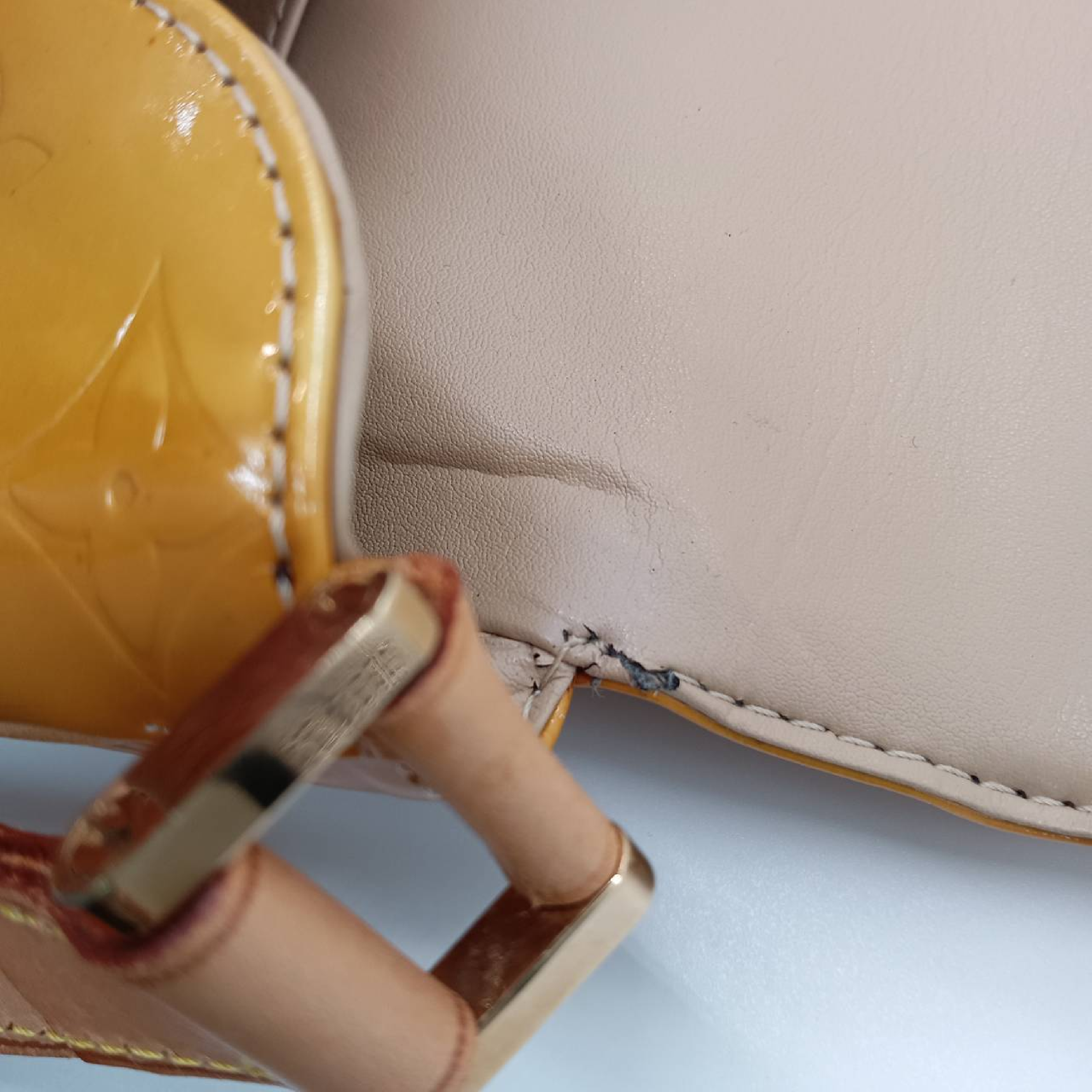Monogram Vernis Thompson Street M91123 Shoulder Bag — view 15