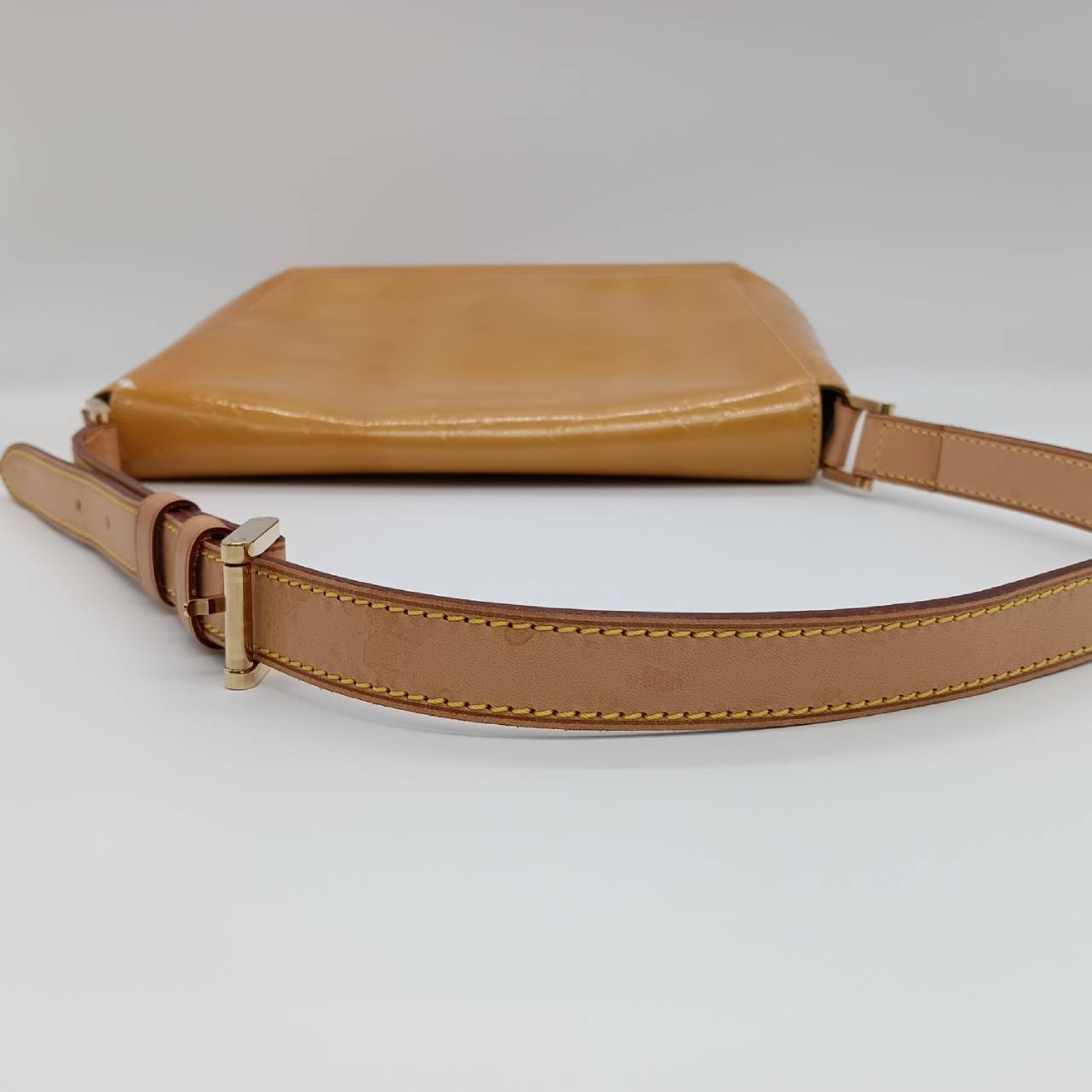 Monogram Vernis Thompson Street M91123 Shoulder Bag — view 5