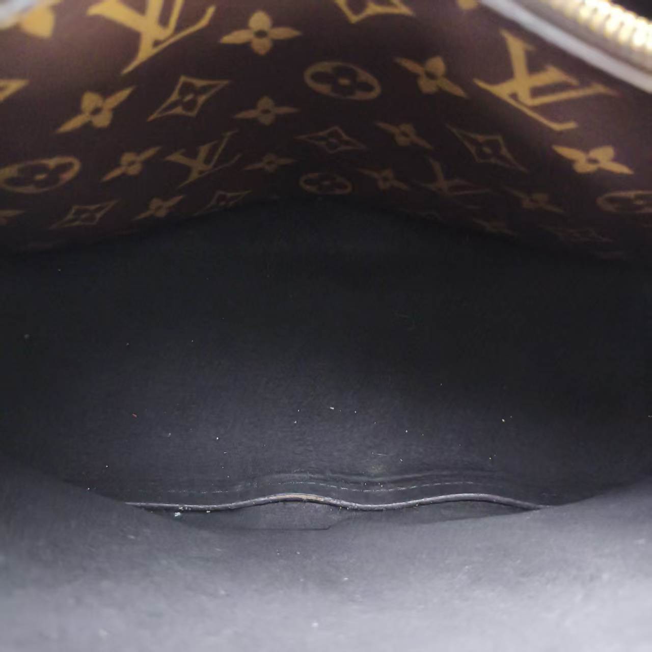 【*Shipped from: China*】LOUIS VUITTON NeoNoe PU Shoulder Bag — view 9