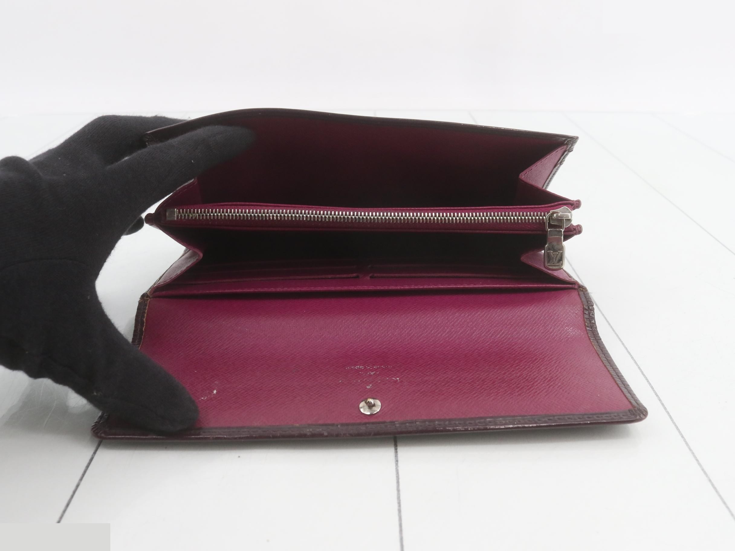 Epi Portefeuille Sarah Cassis Bi-fold Long Wallet — view 4