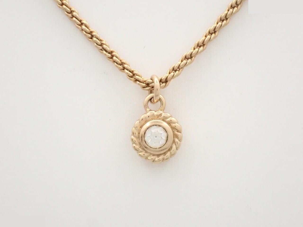 Other lines: Precious metal necklaces and pendants, chain approximately 43cm.