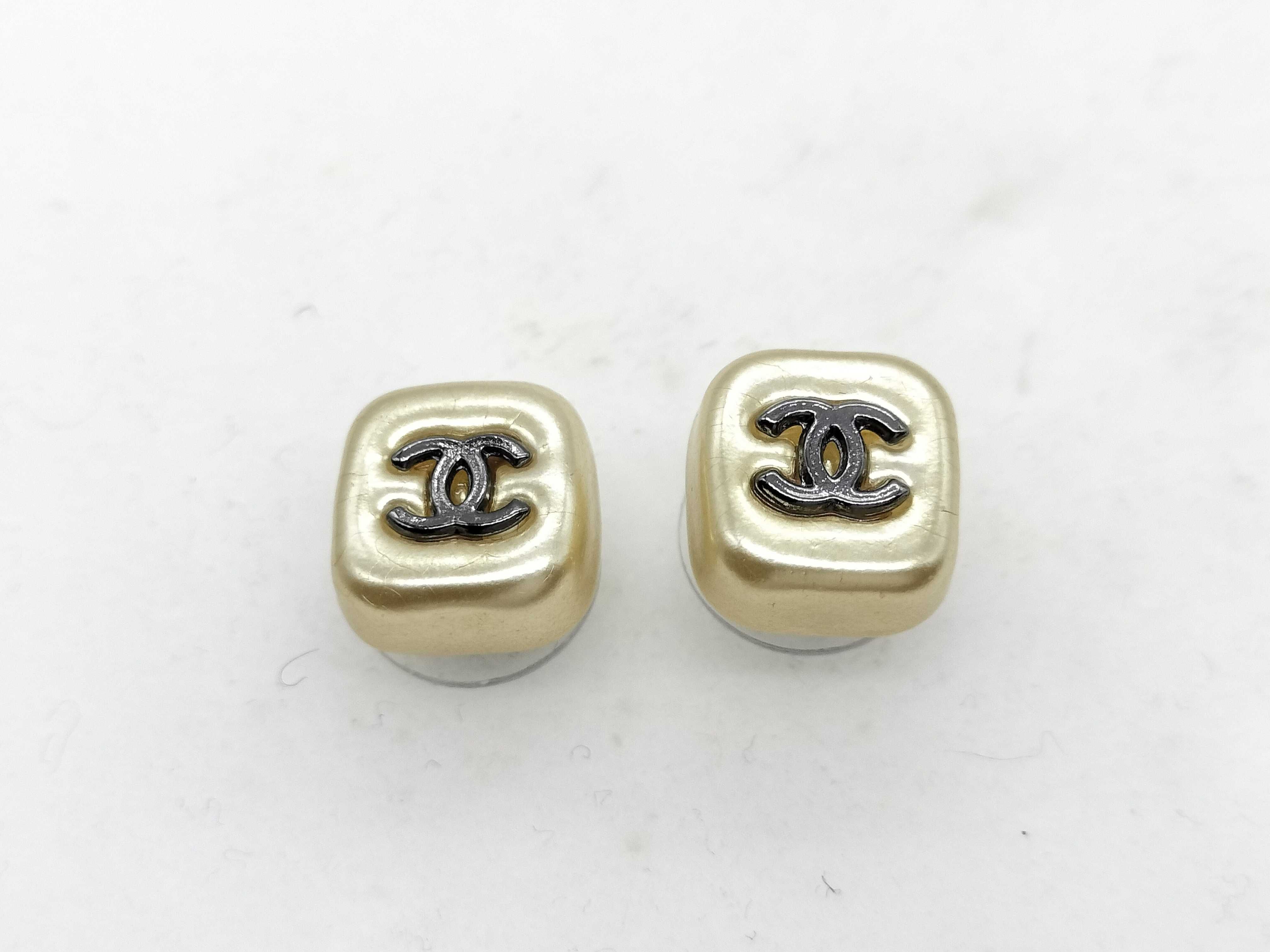 02A Coco Mark Square Faux Pearl Earrings