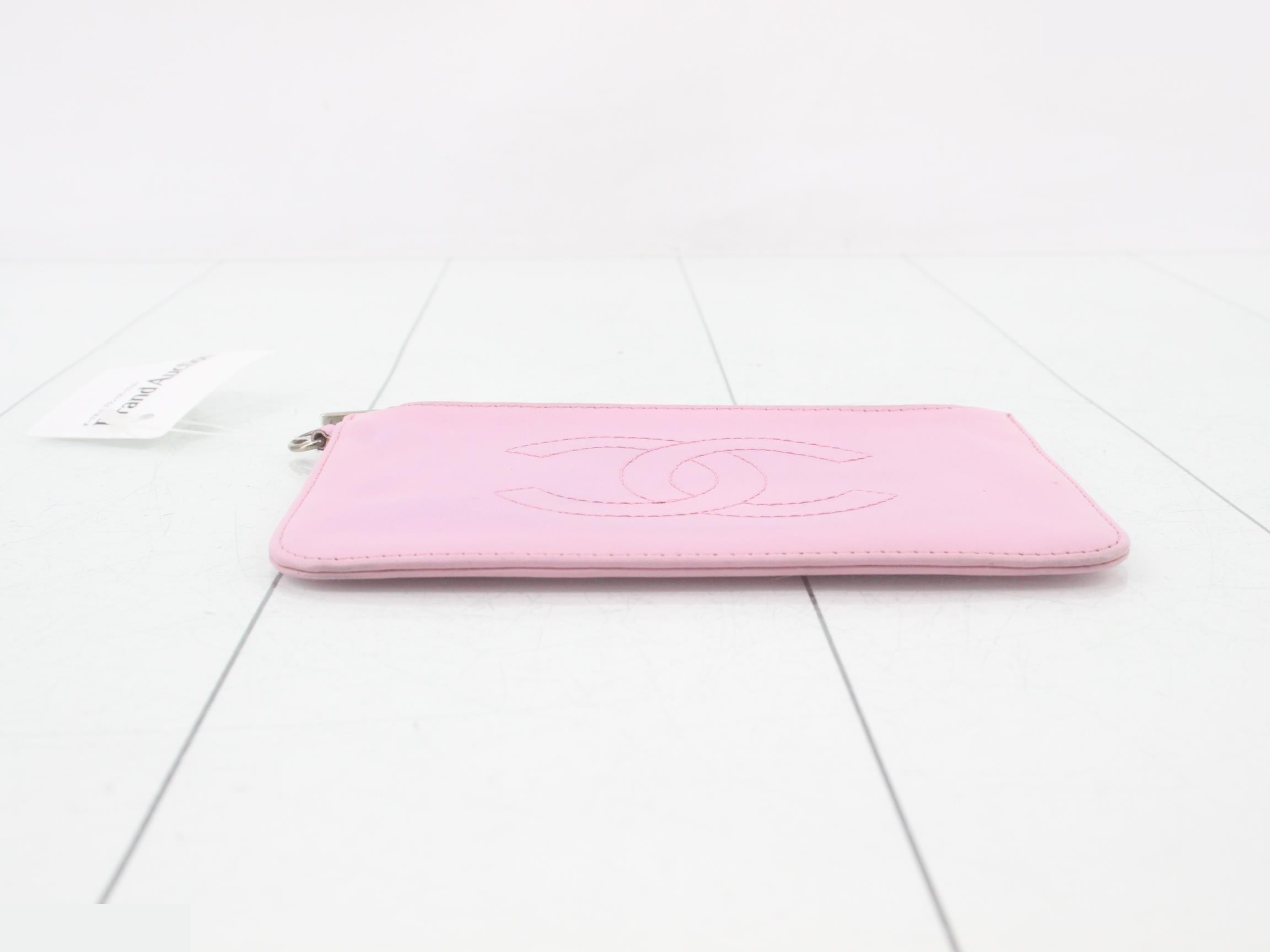 Pouch, stall number 8 — view 3