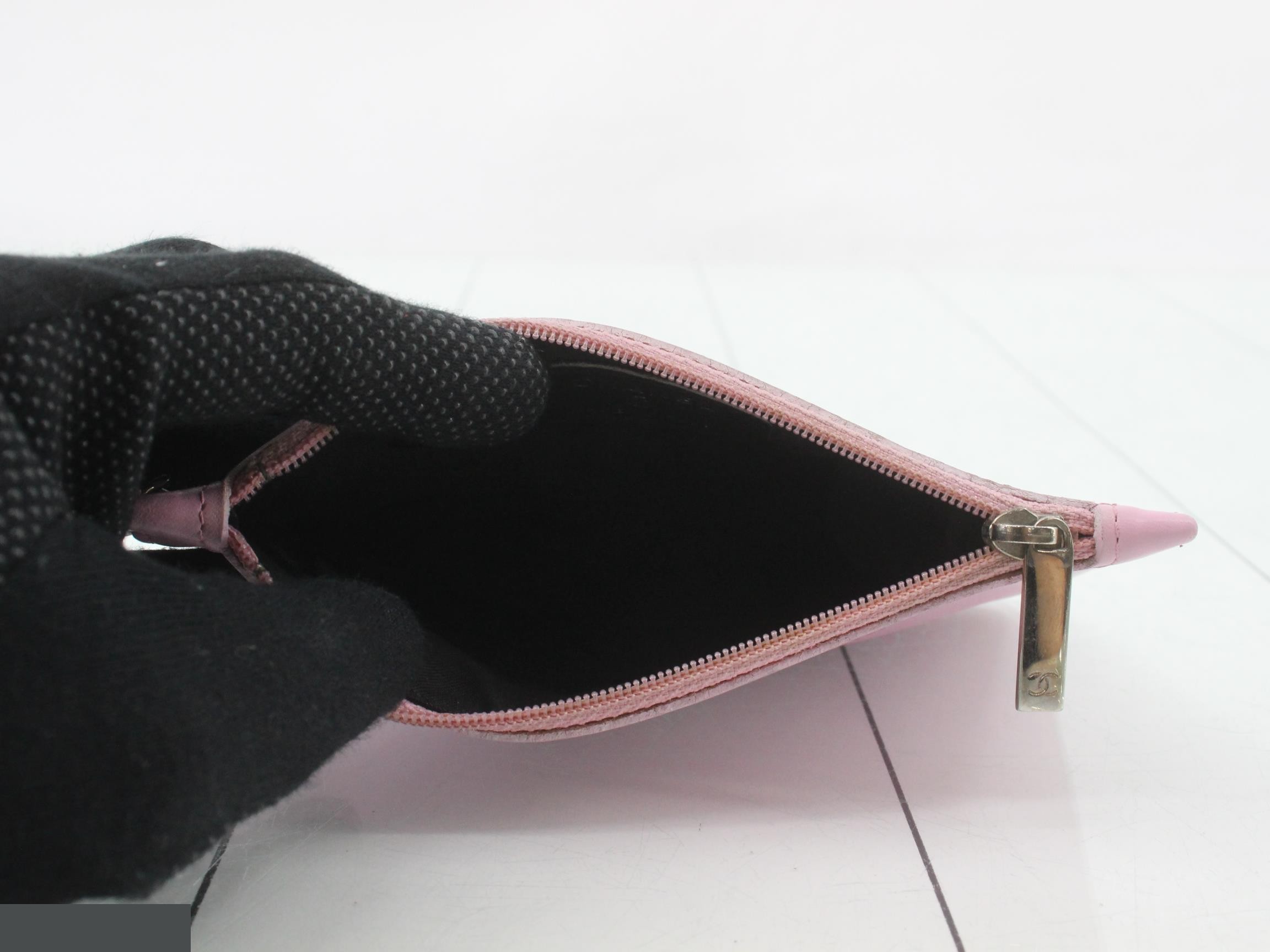 Pouch, stall number 8 — view 4