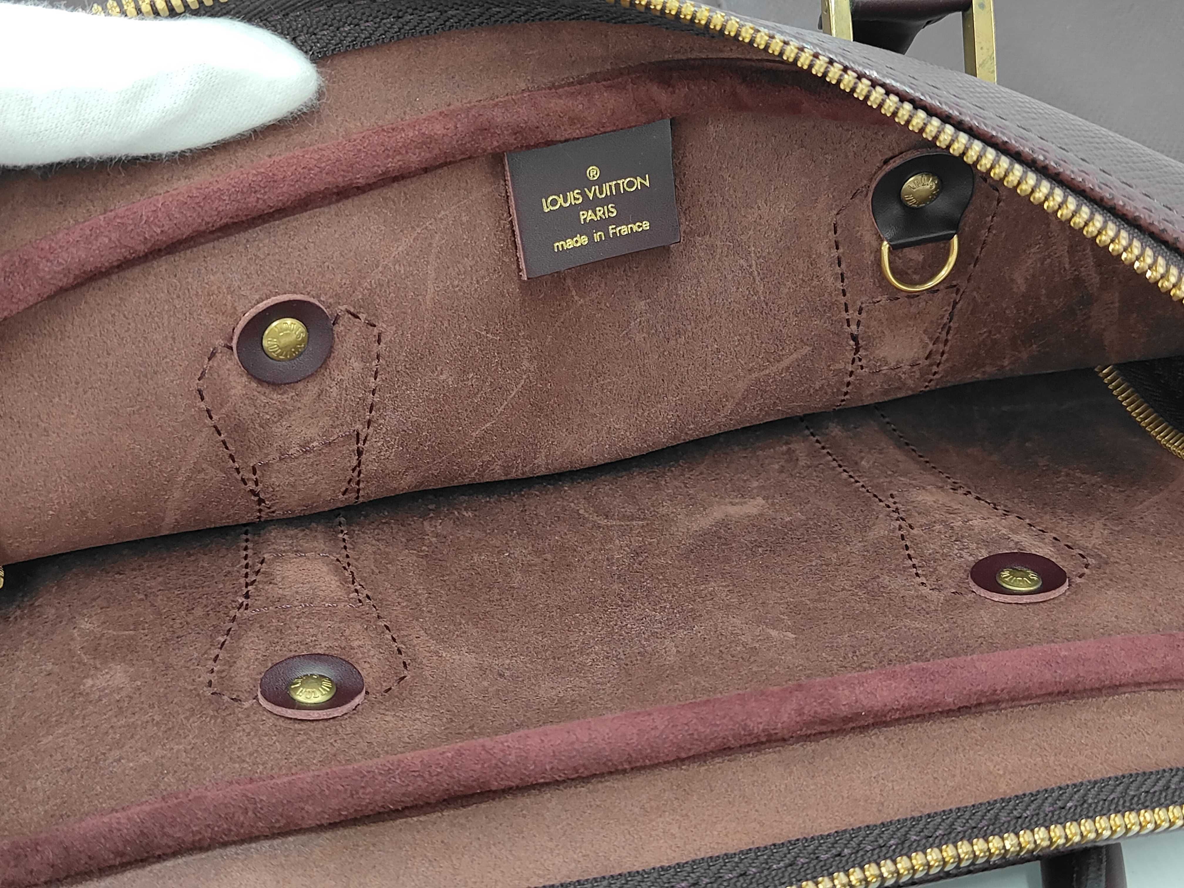 Taiga Leather Kendall PM Boston Bag M30126 Boston Bag — view 10