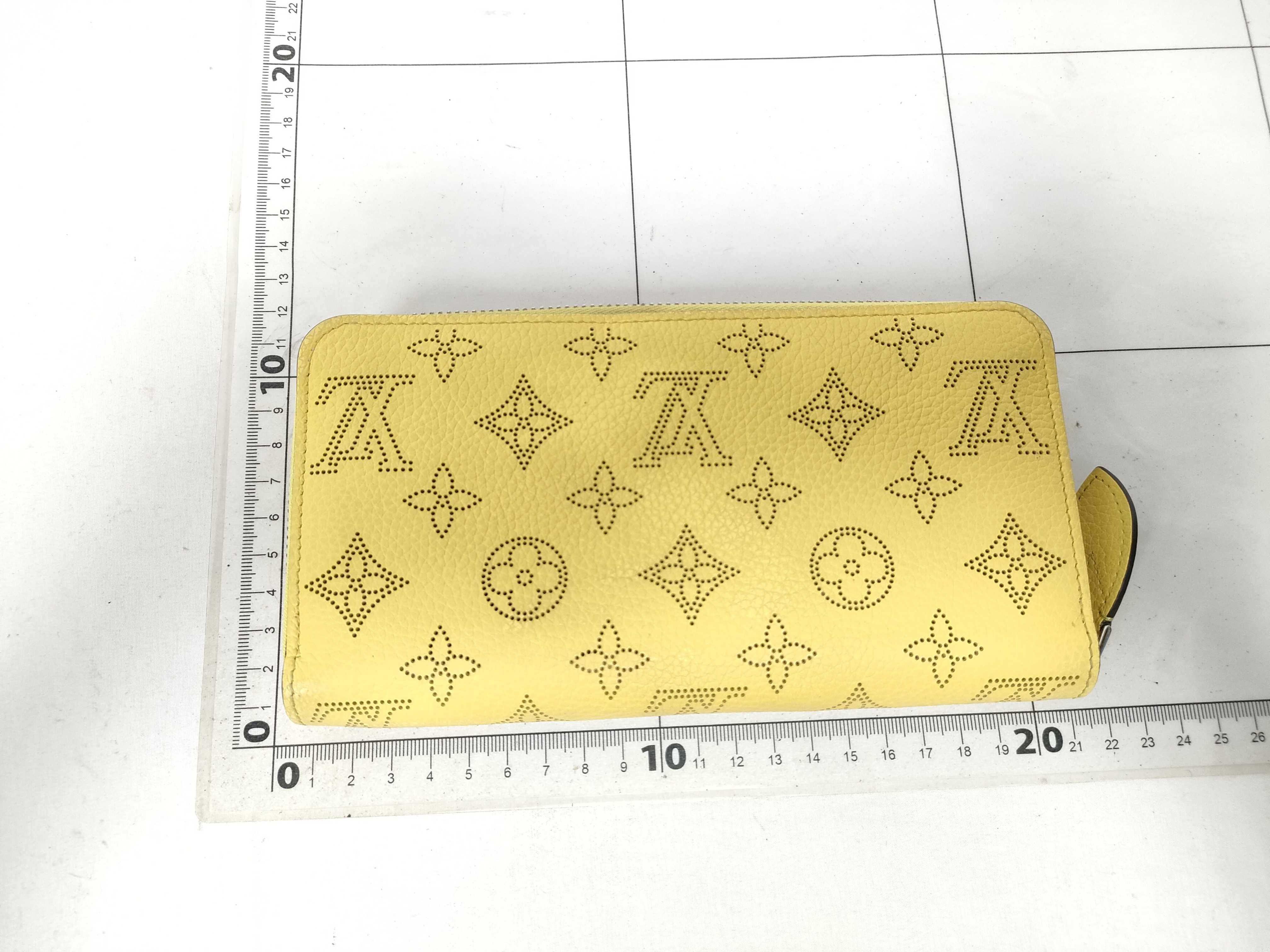 Mahina M82501 Zippy Wallet Mahina RFID Wallet — view 2