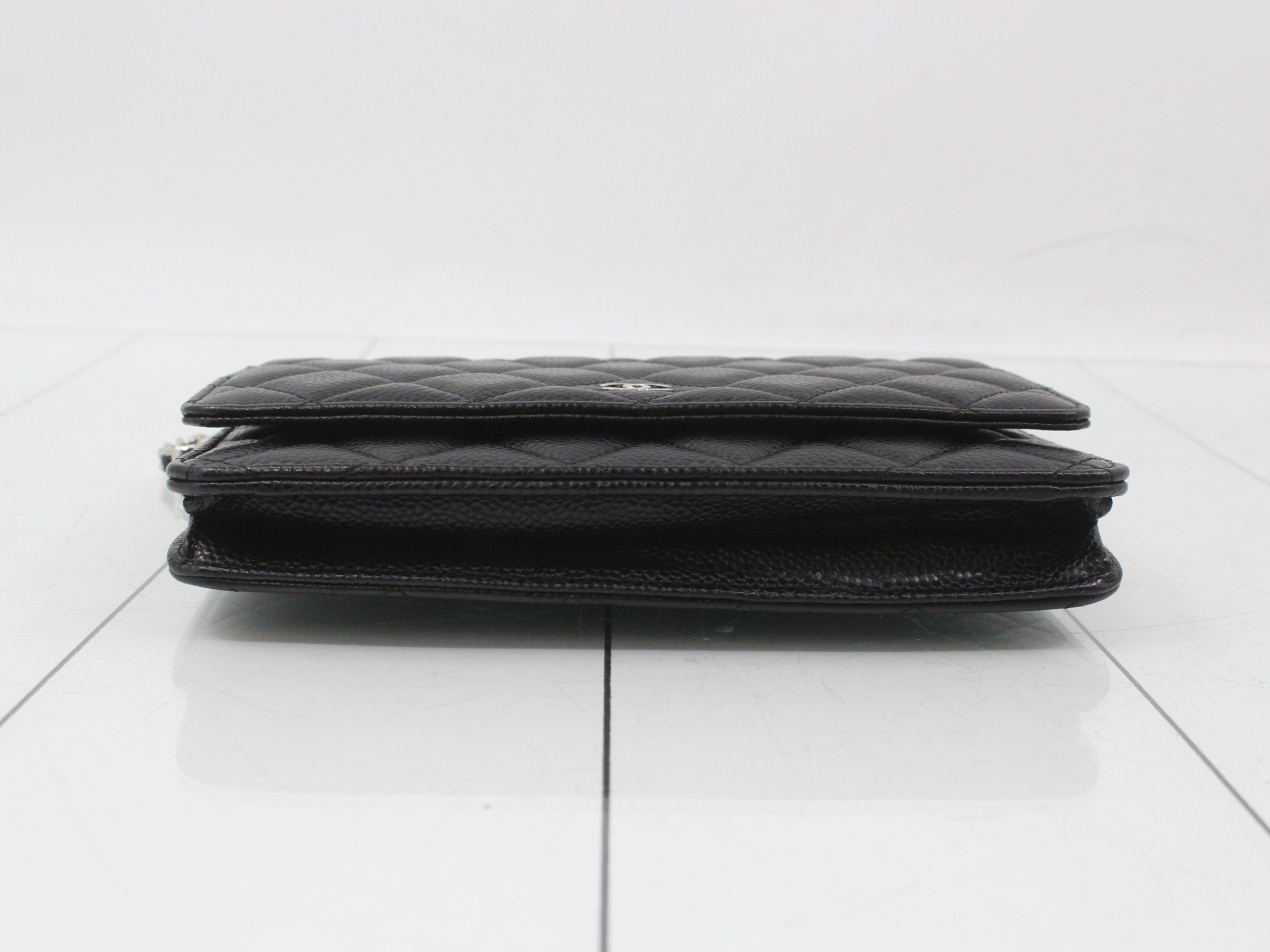 Matelassé Caviar Skin Chain Wallet — view 3
