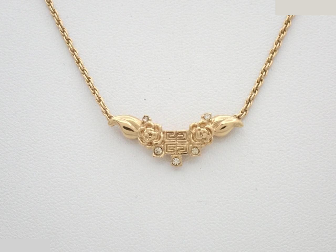 Other lines: Precious metals, necklaces, pendants, chains approximately 50cm long.