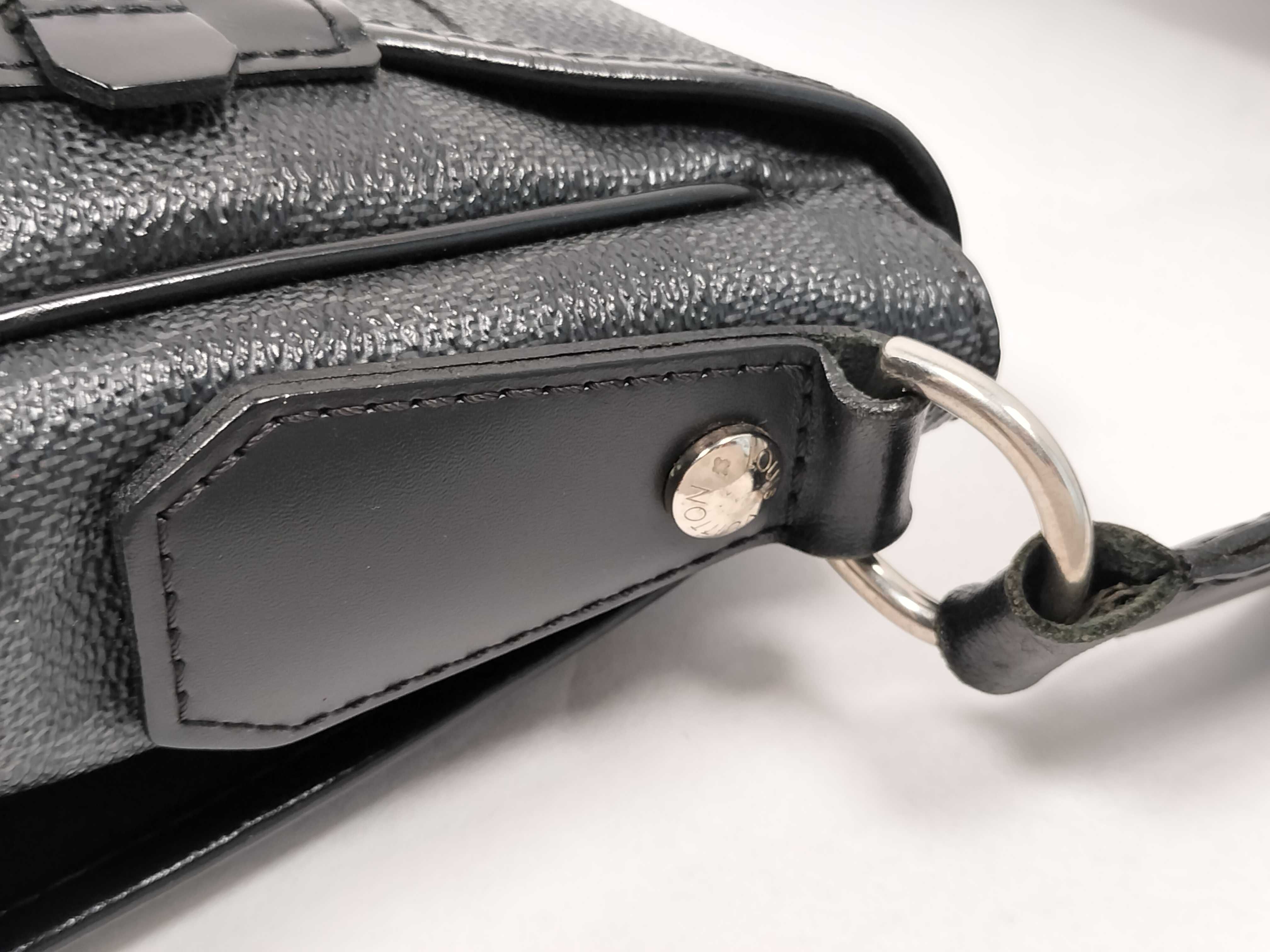 Damier Graphite Louis Vuitton Shoulder Bag — view 5