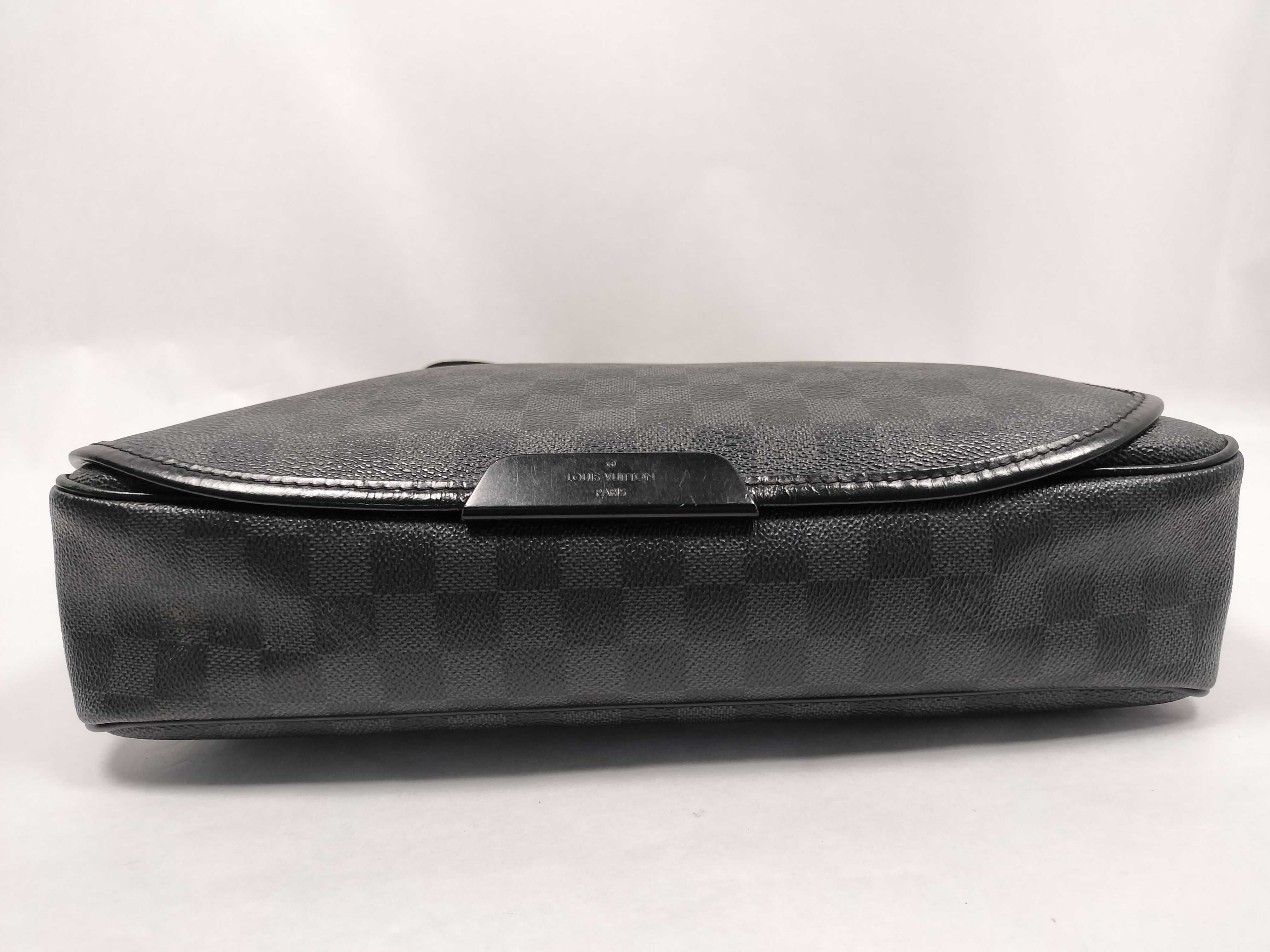 Damier Graphite Louis Vuitton Shoulder Bag — view 7
