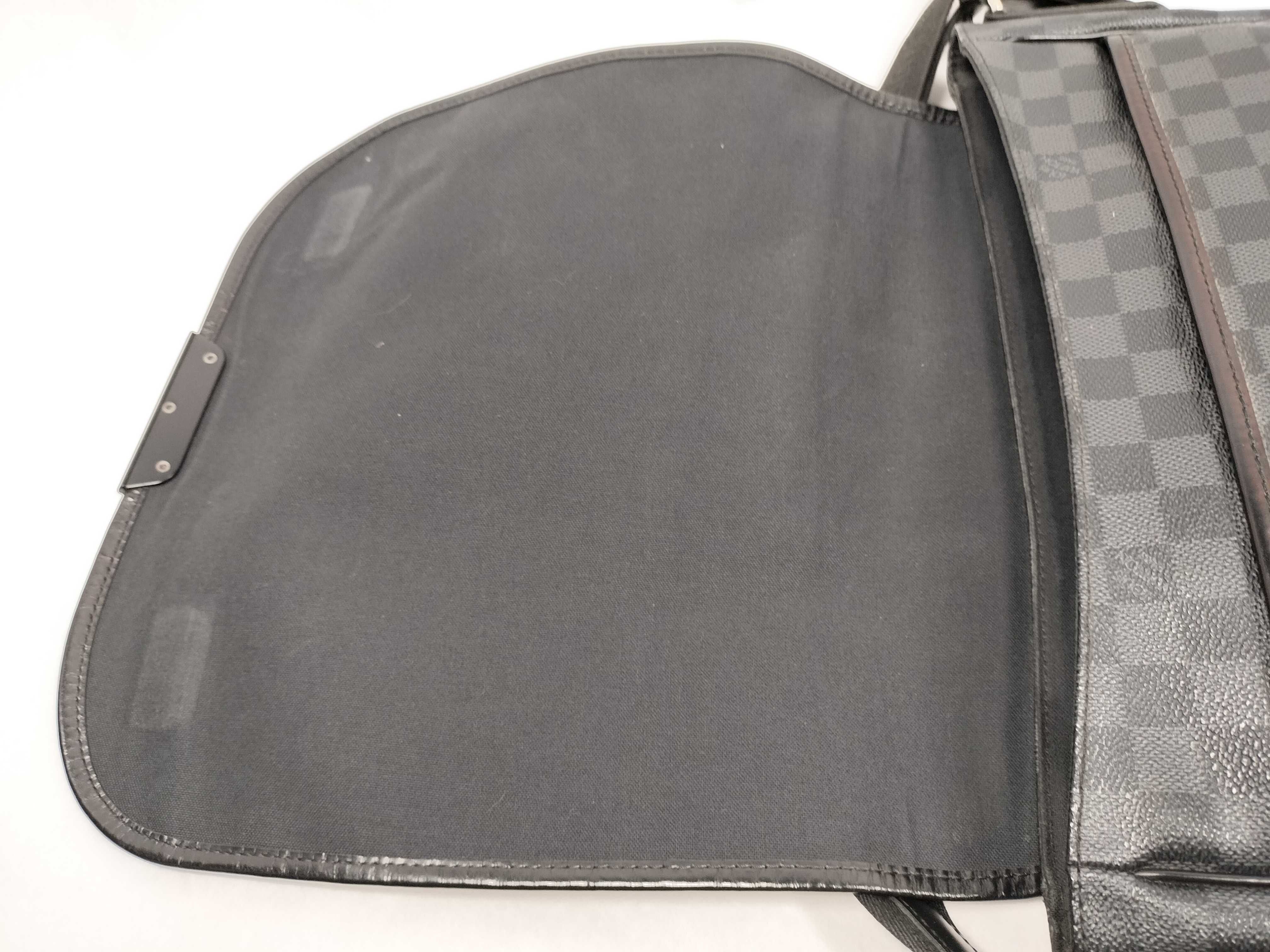 Damier Graphite Louis Vuitton Shoulder Bag — view 8