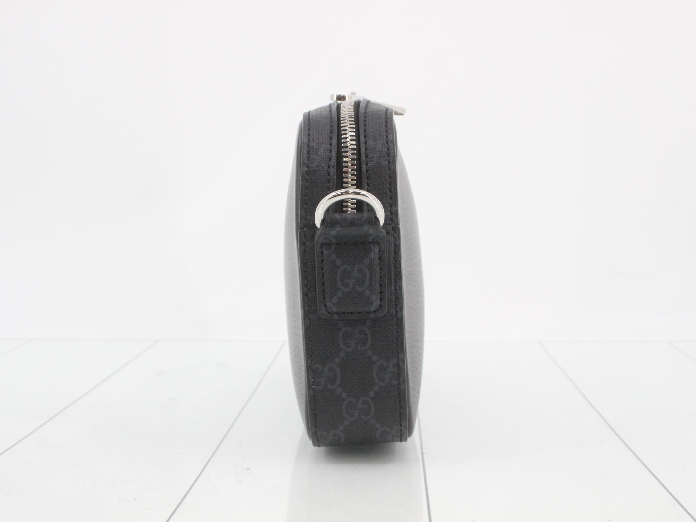 GG Supreme Shoulder Bag — view 3