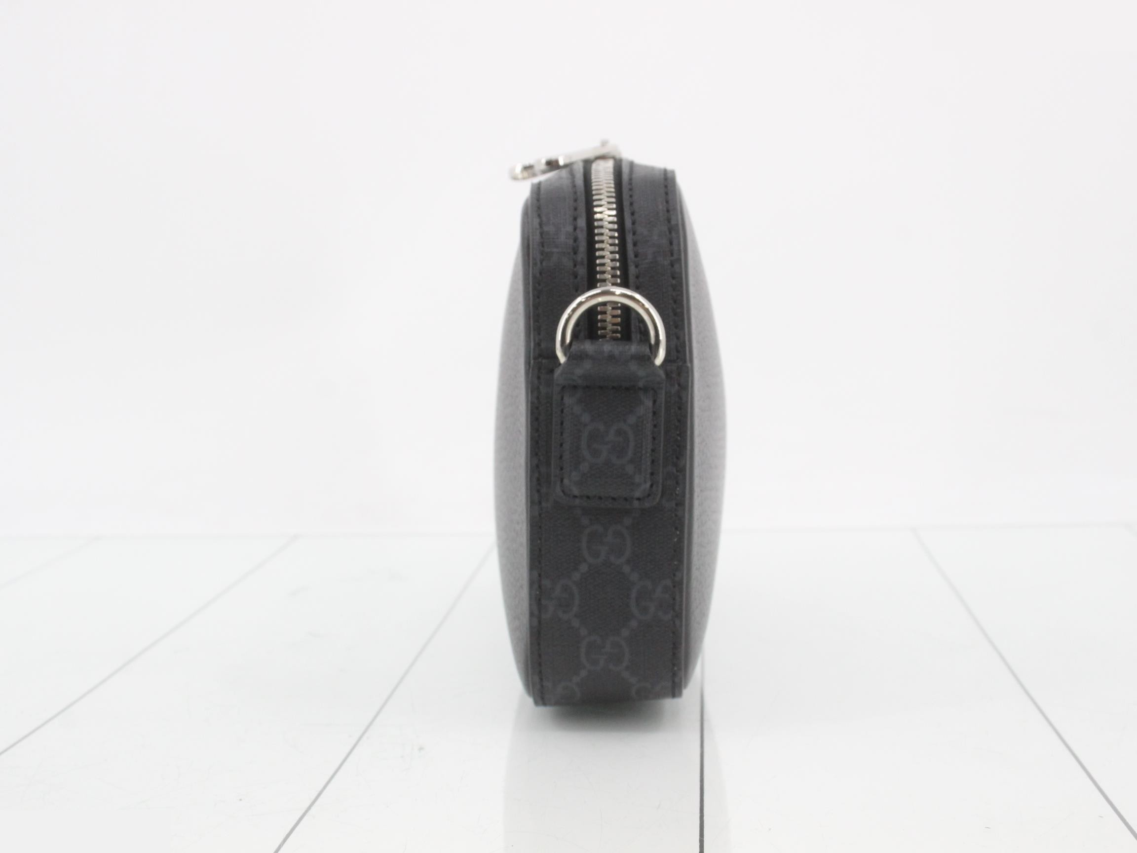 GG Supreme Shoulder Bag — view 4