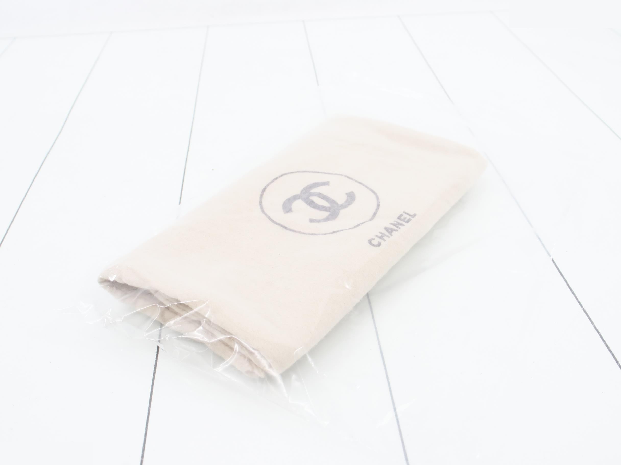 Matelassé Coco Mark Push-Lock Shoulder Bag — view 7
