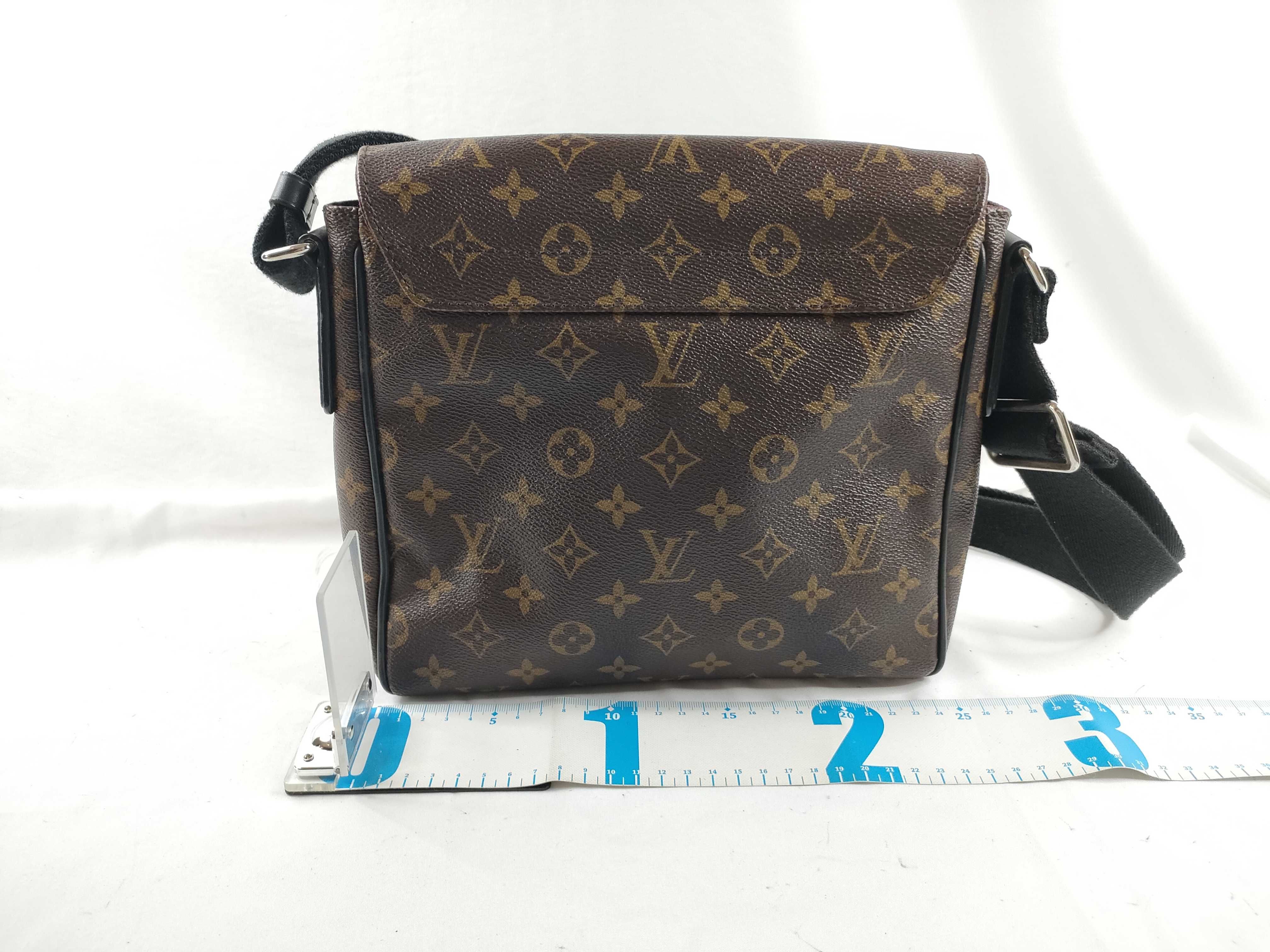 Monogram ID - Monogram Canvas Macassar District PM M40935 CA4124 Shoulder Bag — view 2