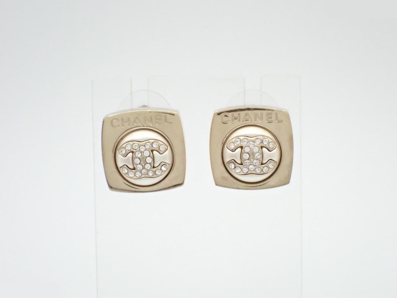 earrings, B23S, Coco Mark, stone, pearl, 1.7cm wide, square shape.