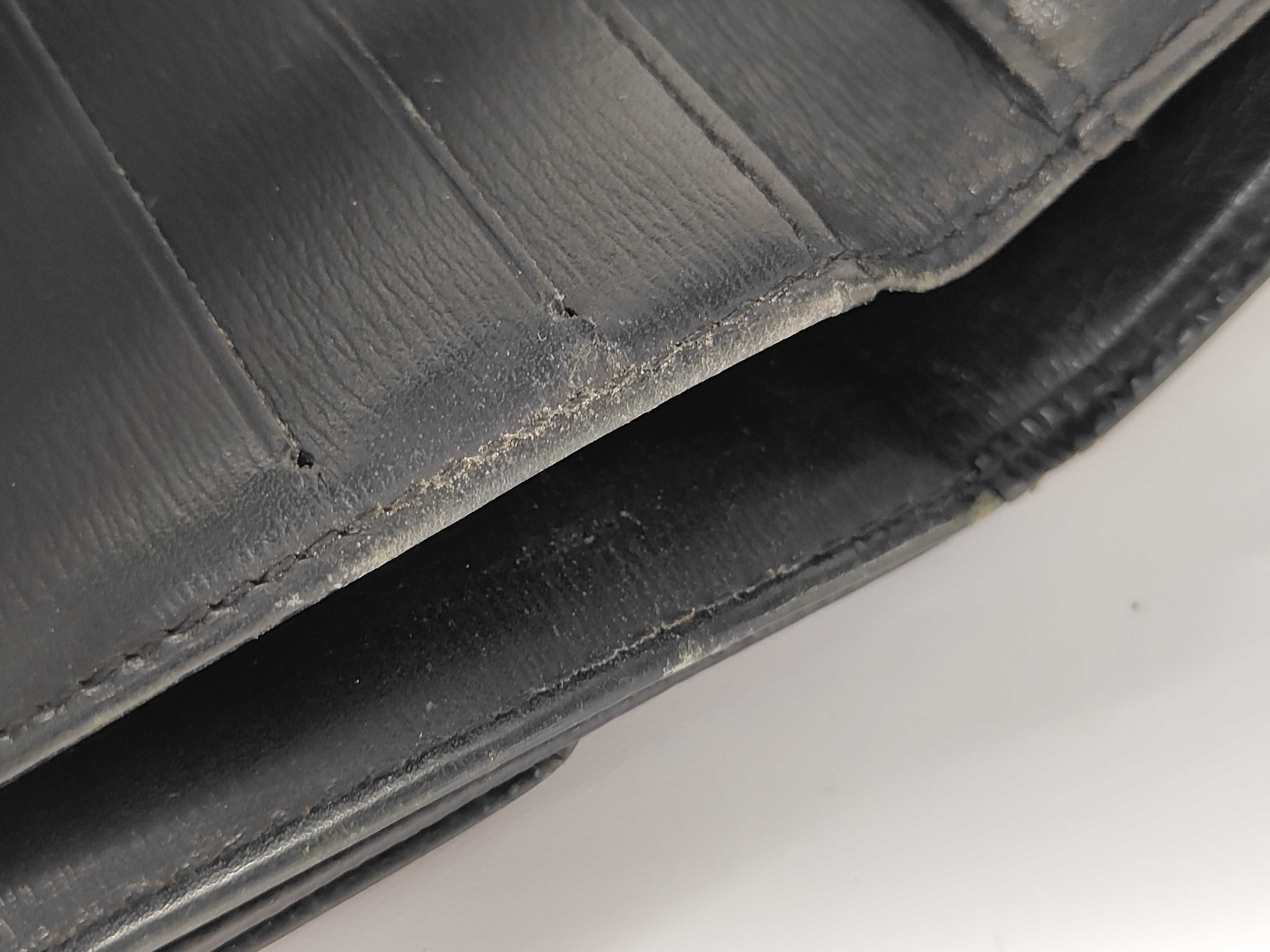 Epi Portemonnaie Cartes Credit M63482 Wallet — view 9