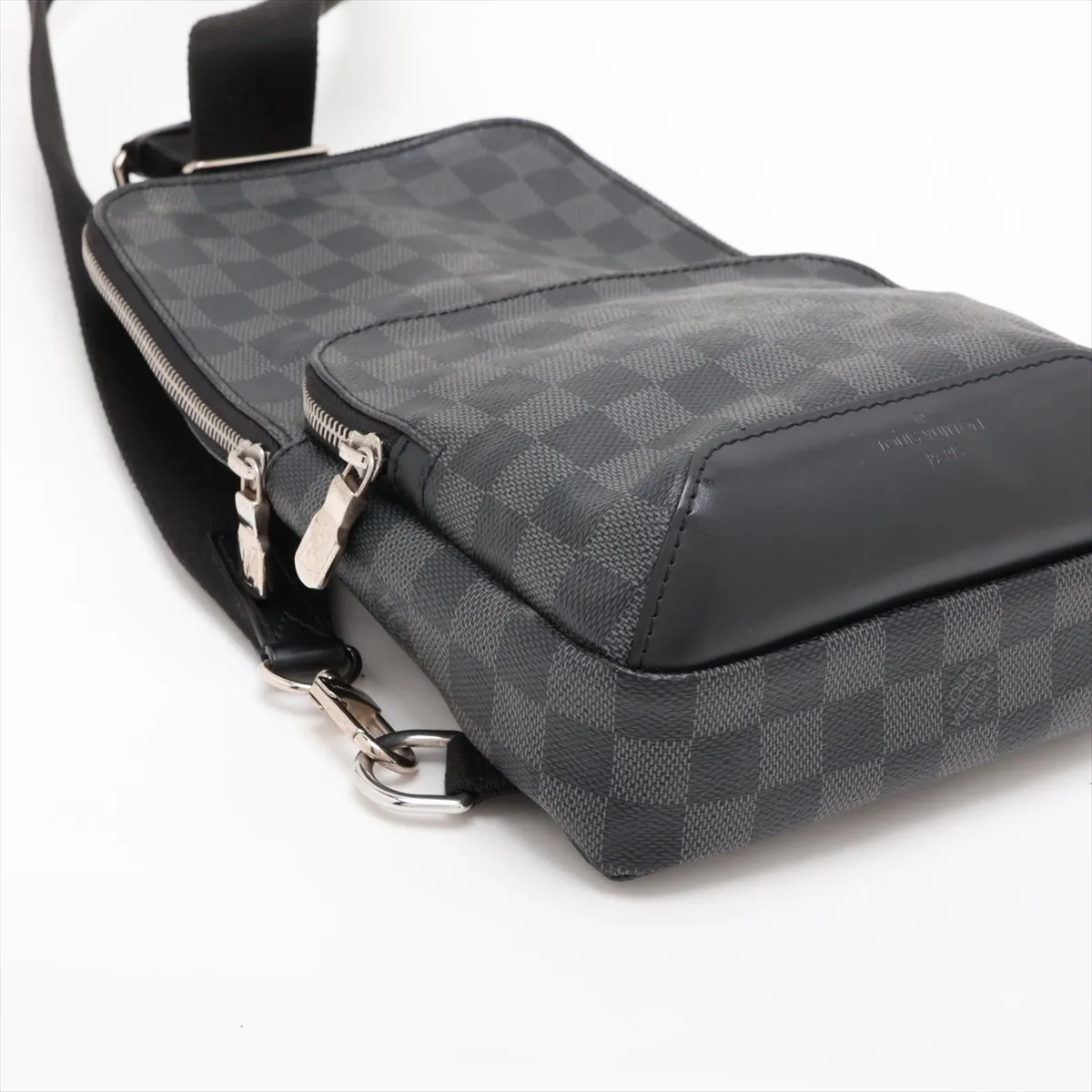 Damier Graphite Avenue Sling Bag N41719 CA3199 Black — view 4