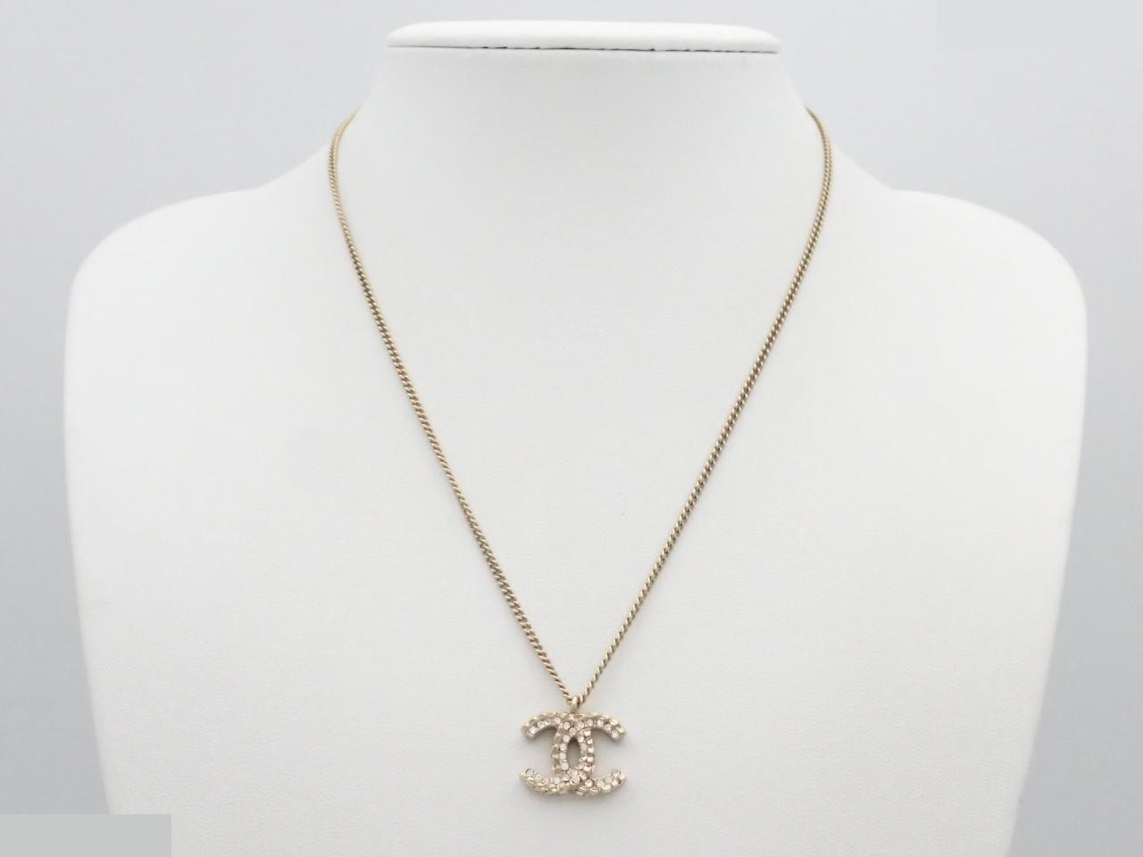 Necklace with rhinestones, gold, chain approximately 42cm long. — view 3