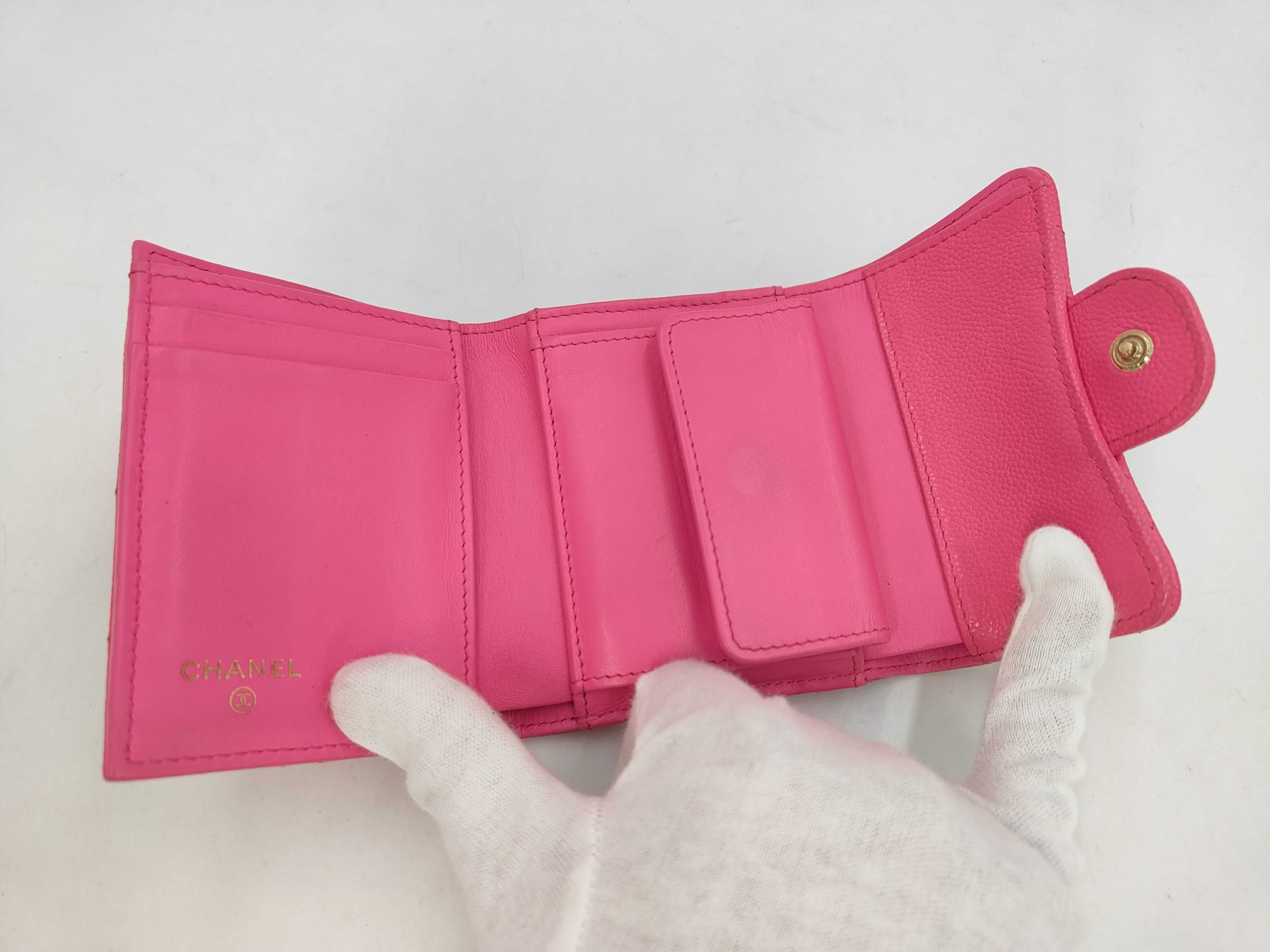 Matelassé Caviar Skin Pink Coco Mark Wallet — view 4