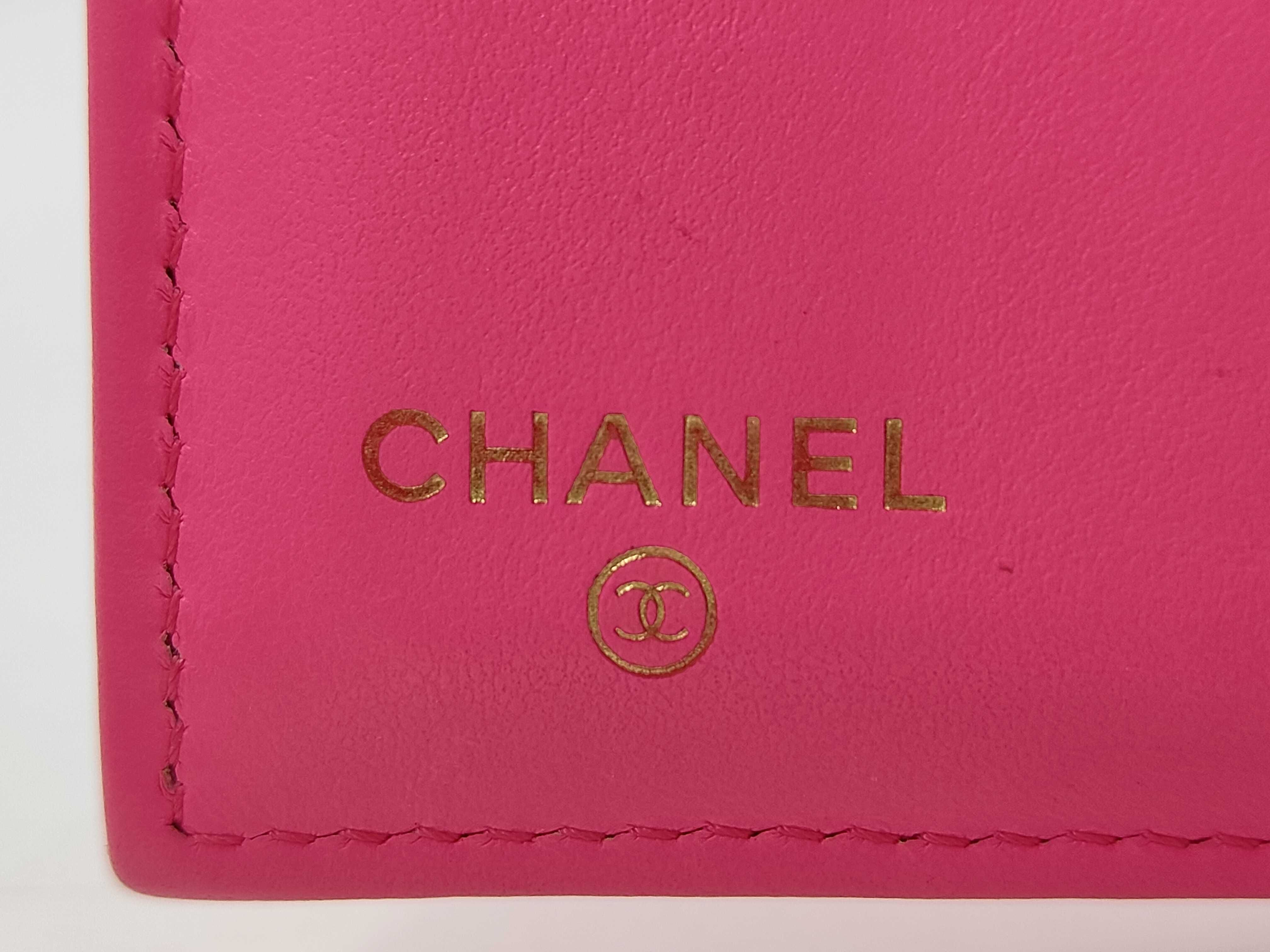 Matelassé Caviar Skin Pink Coco Mark Wallet — view 5