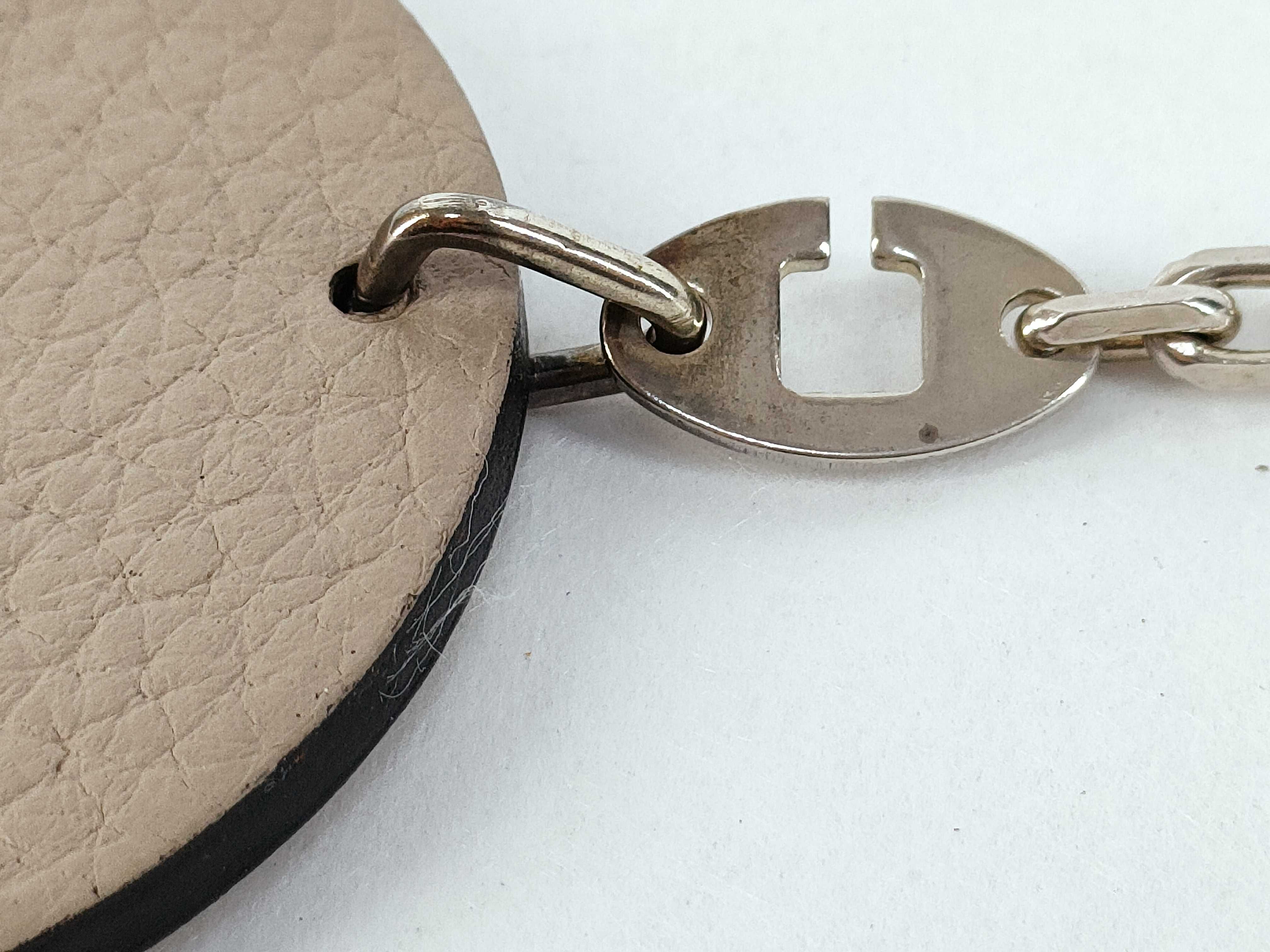 charm — view 5