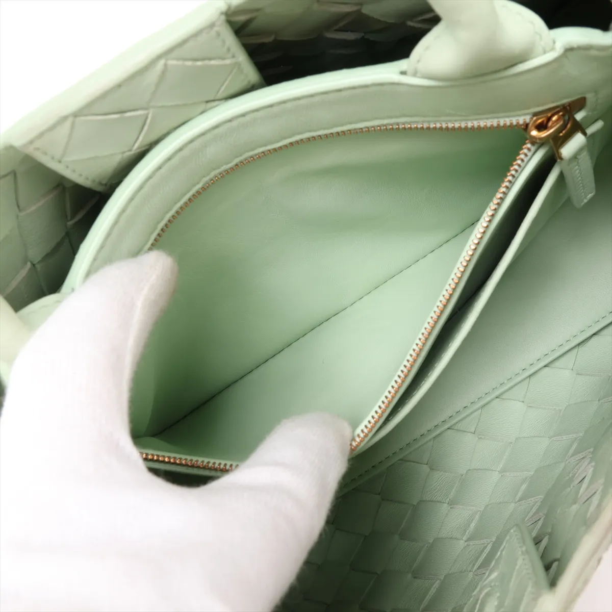 Intrecciato East West Andiamo Leather 2-Way Handbag Green — view 10