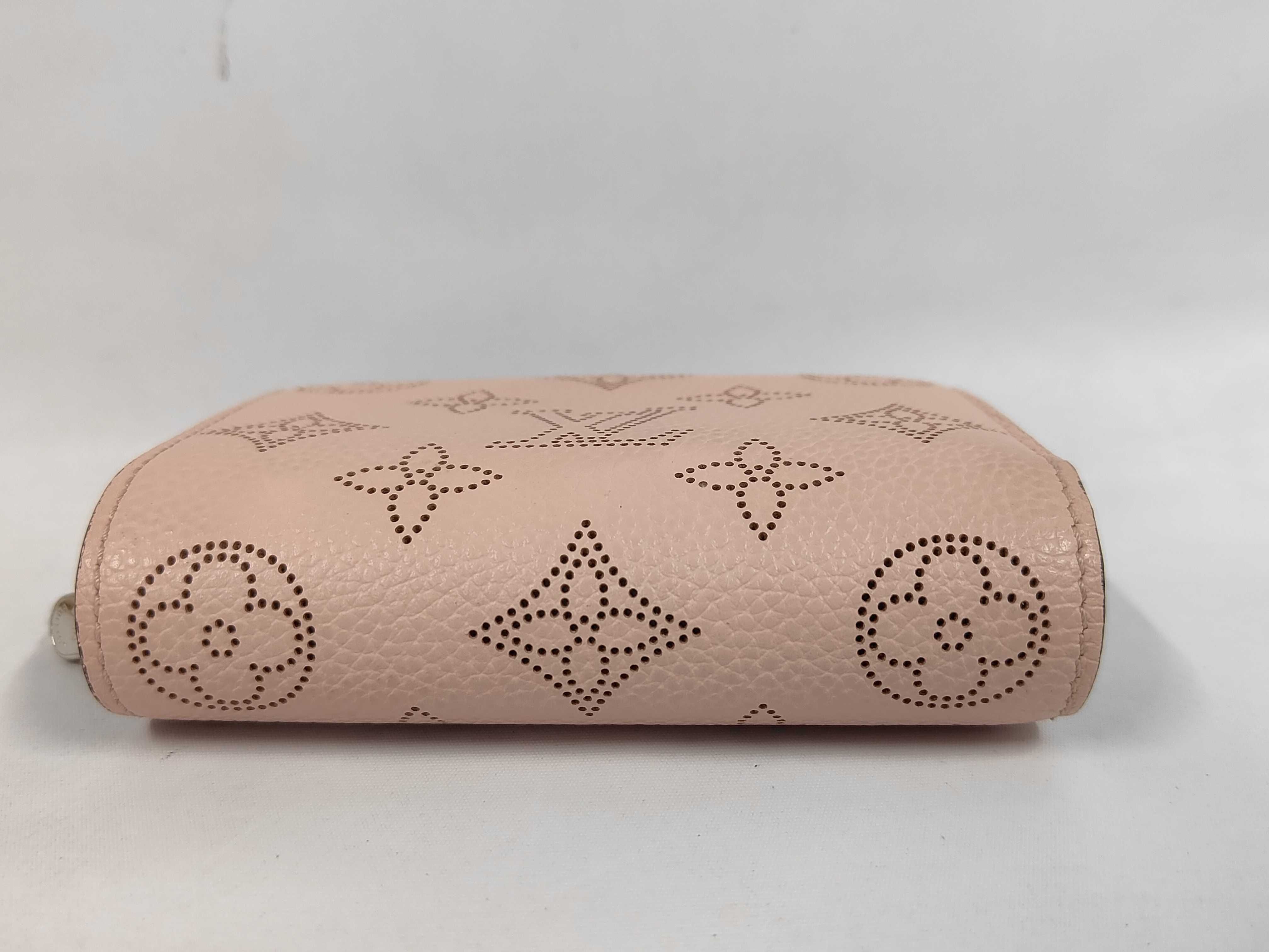 Monogram Mahina Portefeuille Claire Bi-fold Wallet (RFID detected) M80629 Wallet — view 4