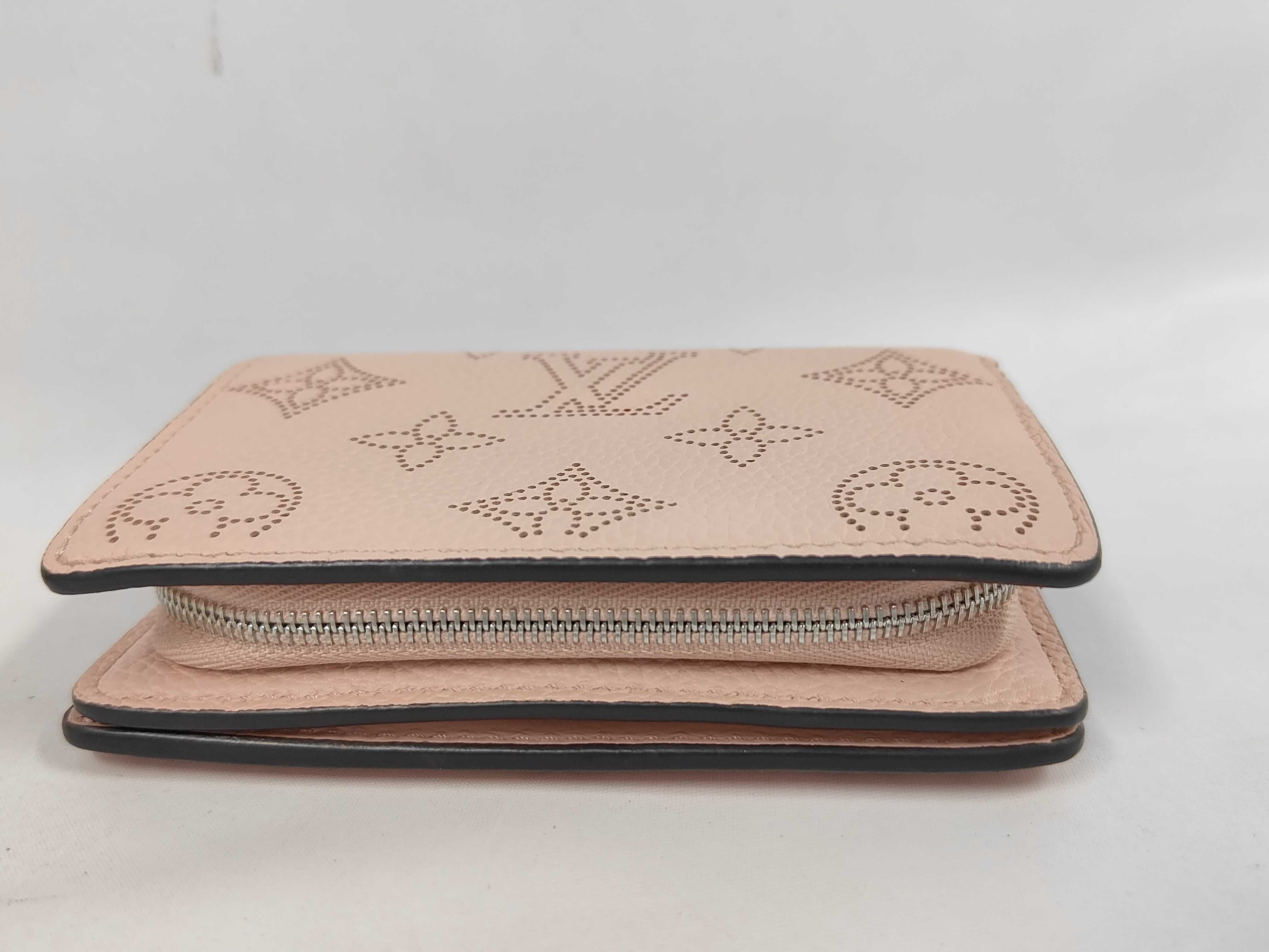 Monogram Mahina Portefeuille Claire Bi-fold Wallet (RFID detected) M80629 Wallet — view 5