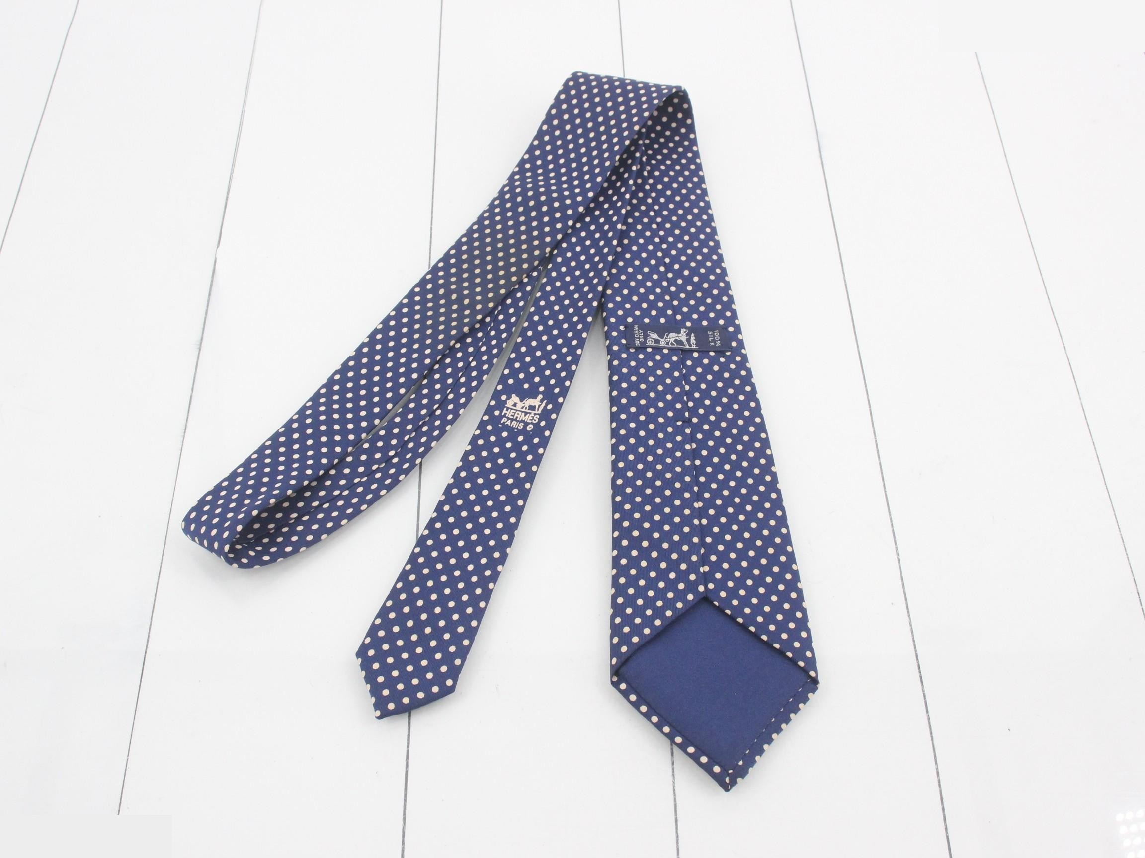 tie — view 2