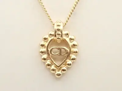 Other lines: Precious metals, necklaces, pendants, chain approximately 46cm.