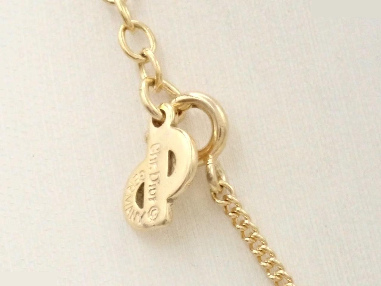 Other lines: Precious metals, necklaces, pendants, chain approximately 46cm. — view 2