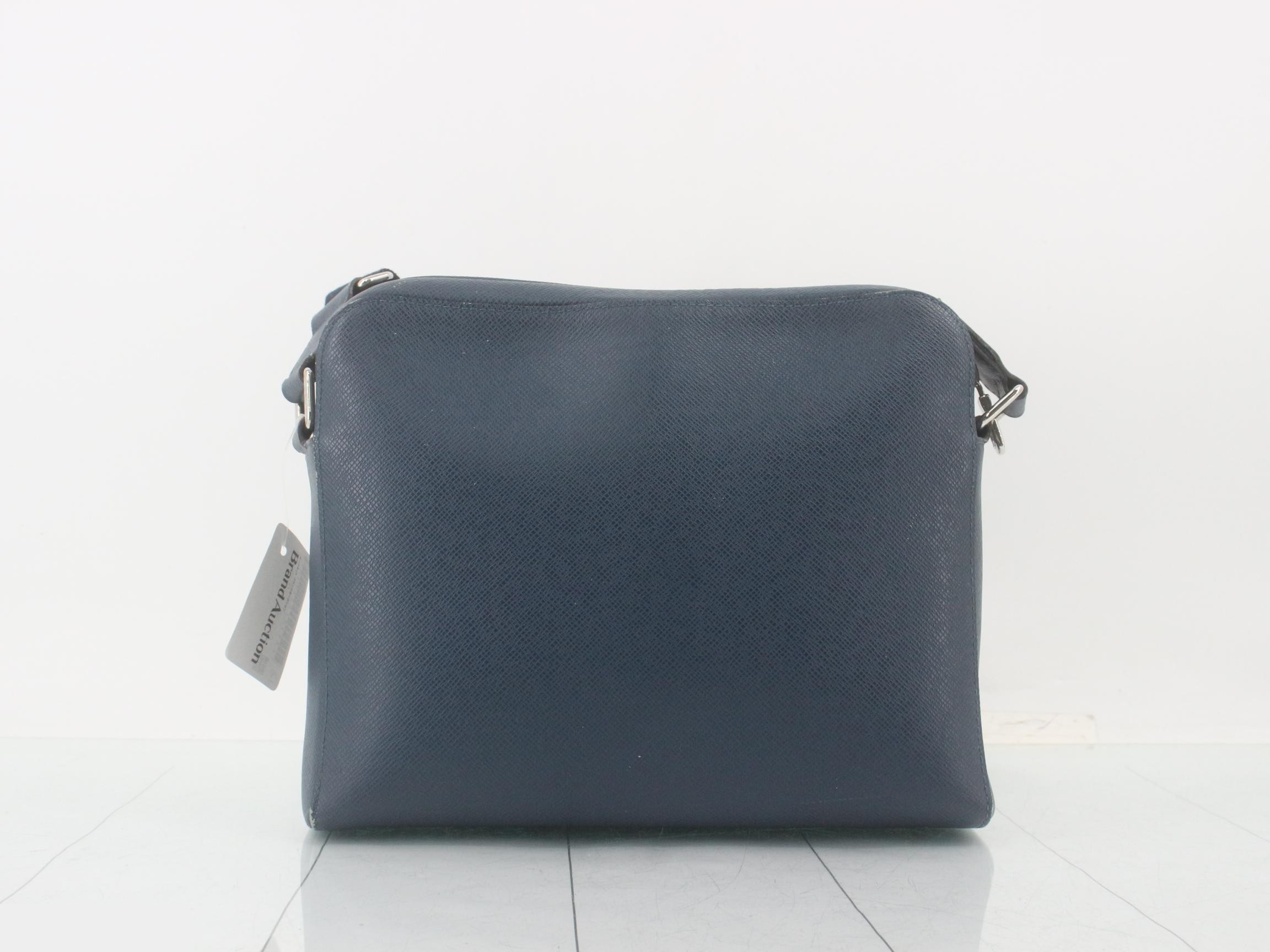 Taiga Anton Messenger PM Blue Marine Shoulder Bag — view 2
