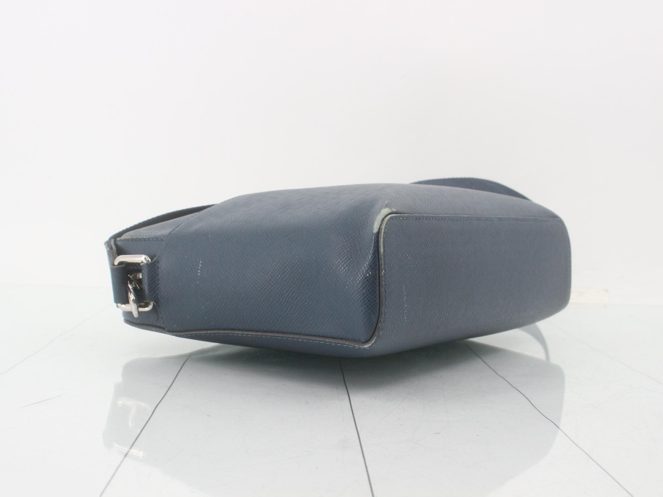 Taiga Anton Messenger PM Blue Marine Shoulder Bag — view 5