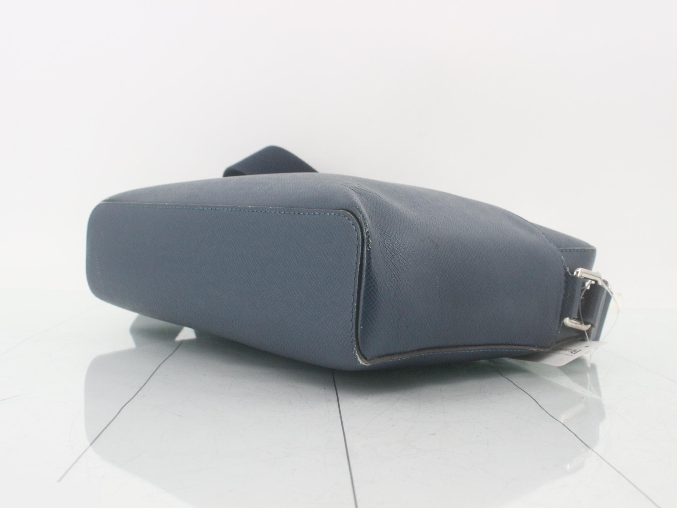 Taiga Anton Messenger PM Blue Marine Shoulder Bag — view 6