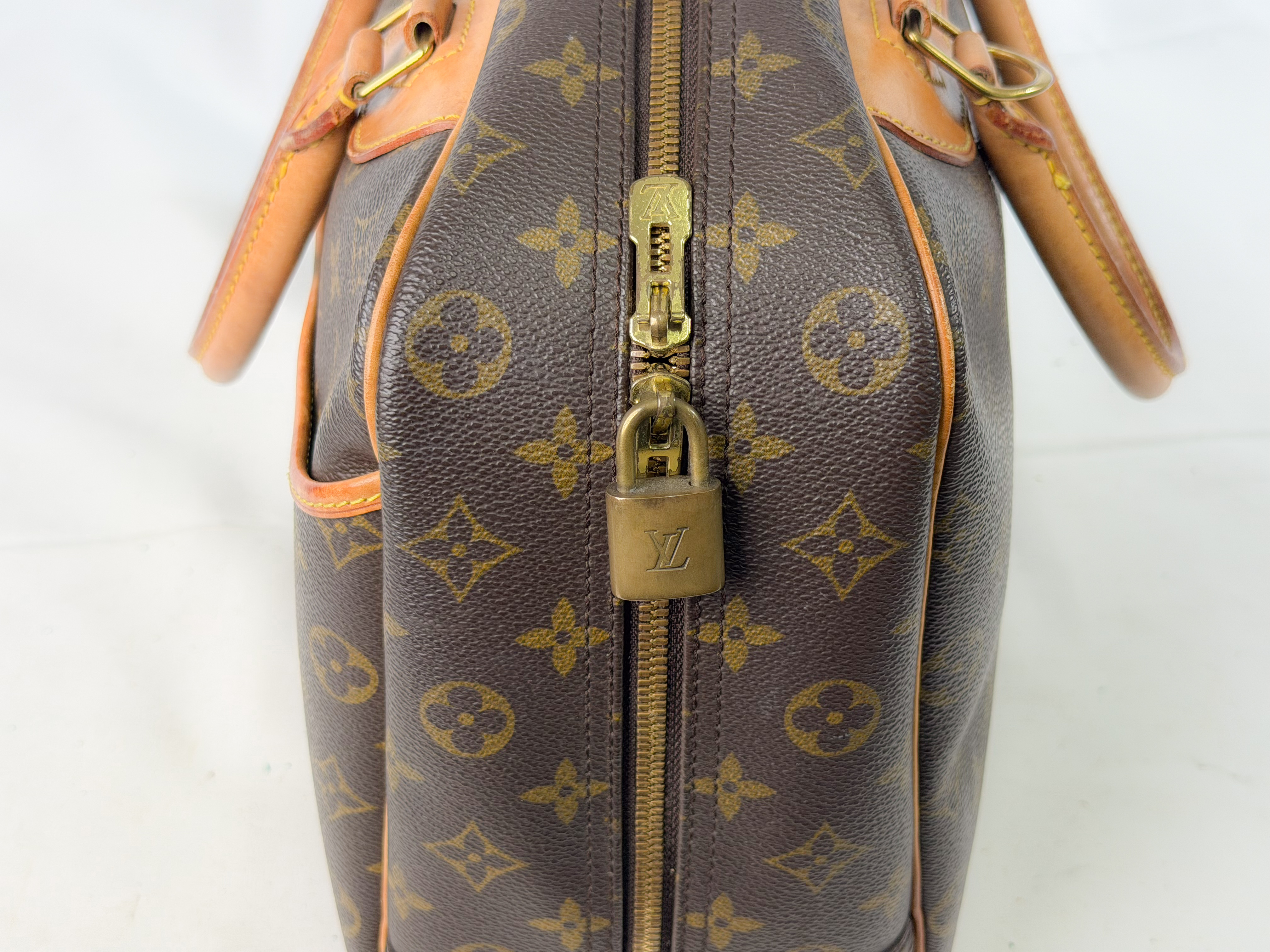Monogram M47270 Deauville VI0988 Handbag — view 6