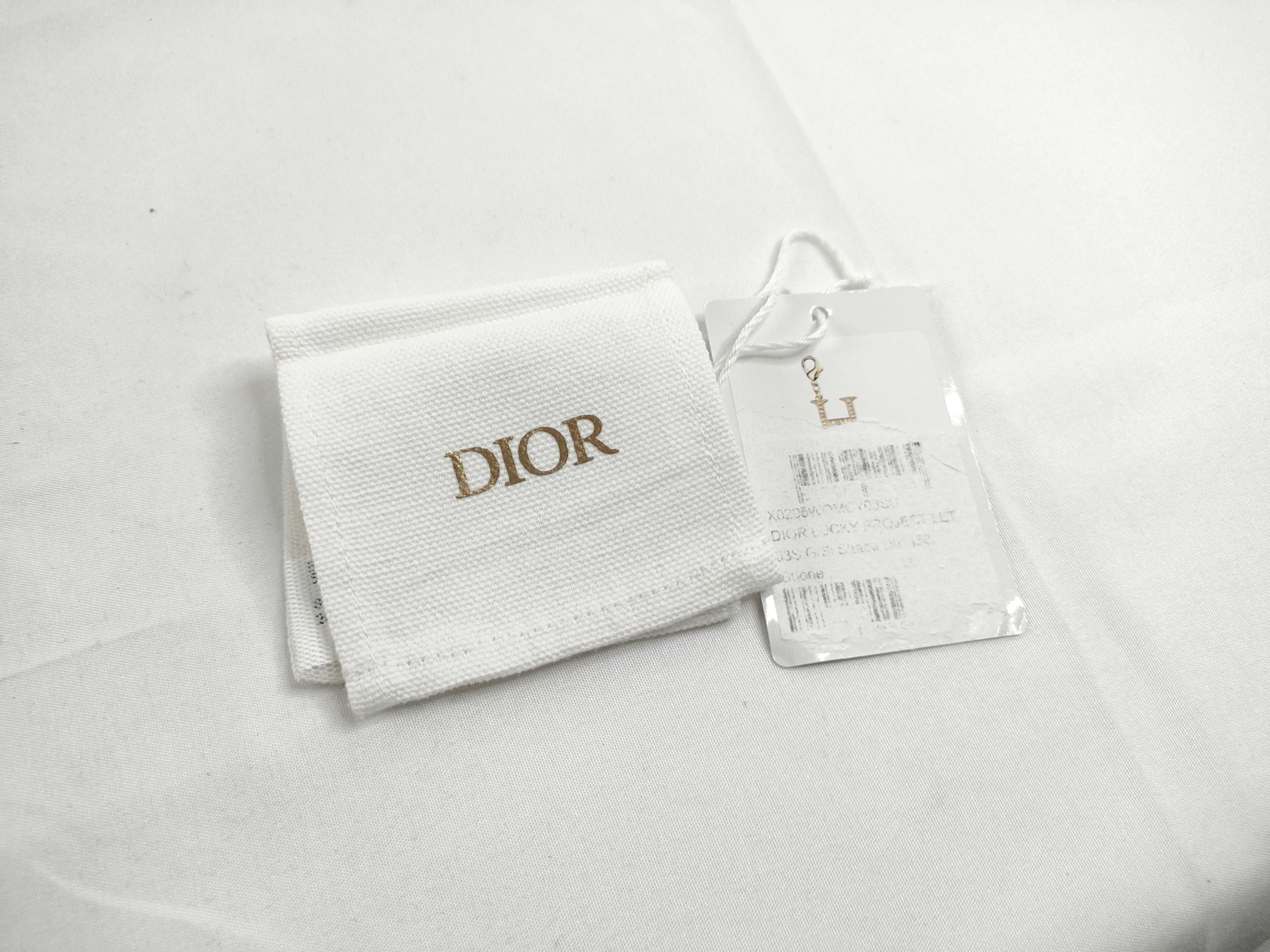 Roman alphabet charm "H" with tag and dust bag. — view 8