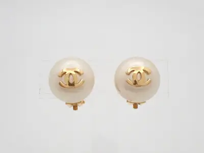 Coco Mark Pearl Earrings
