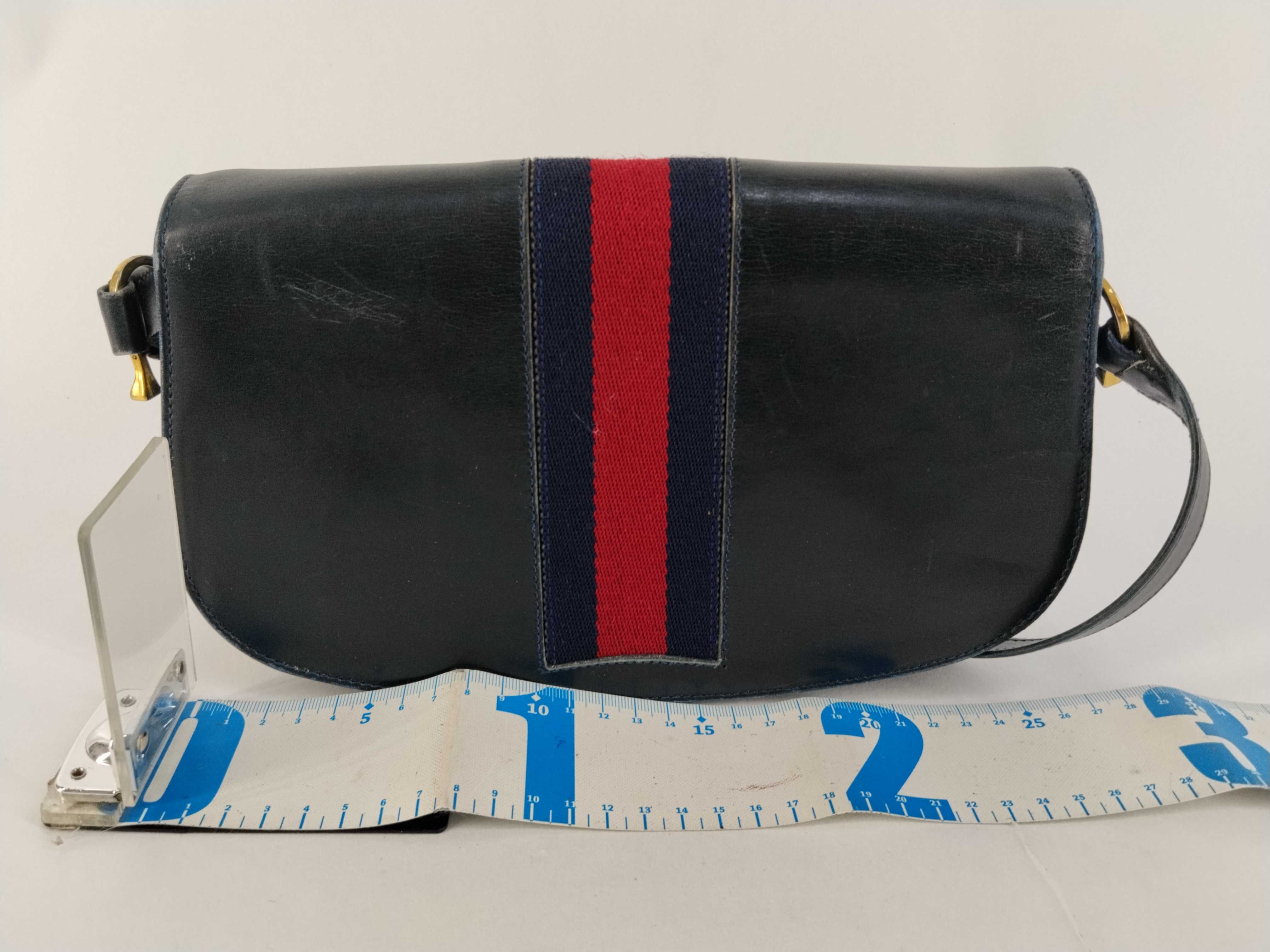 GG Supreme Gucci Shoulder Bag — view 2