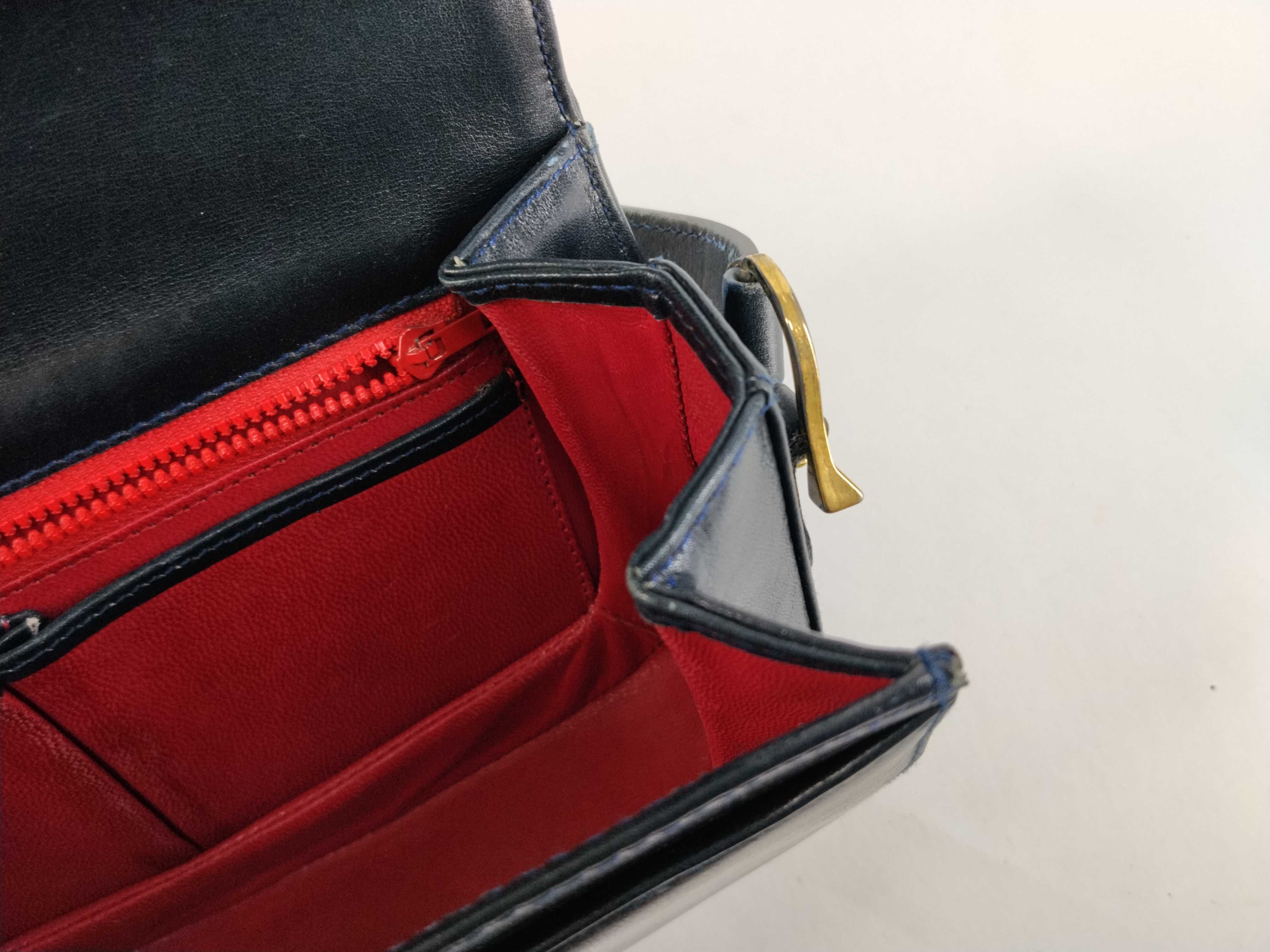 GG Supreme Gucci Shoulder Bag — view 11