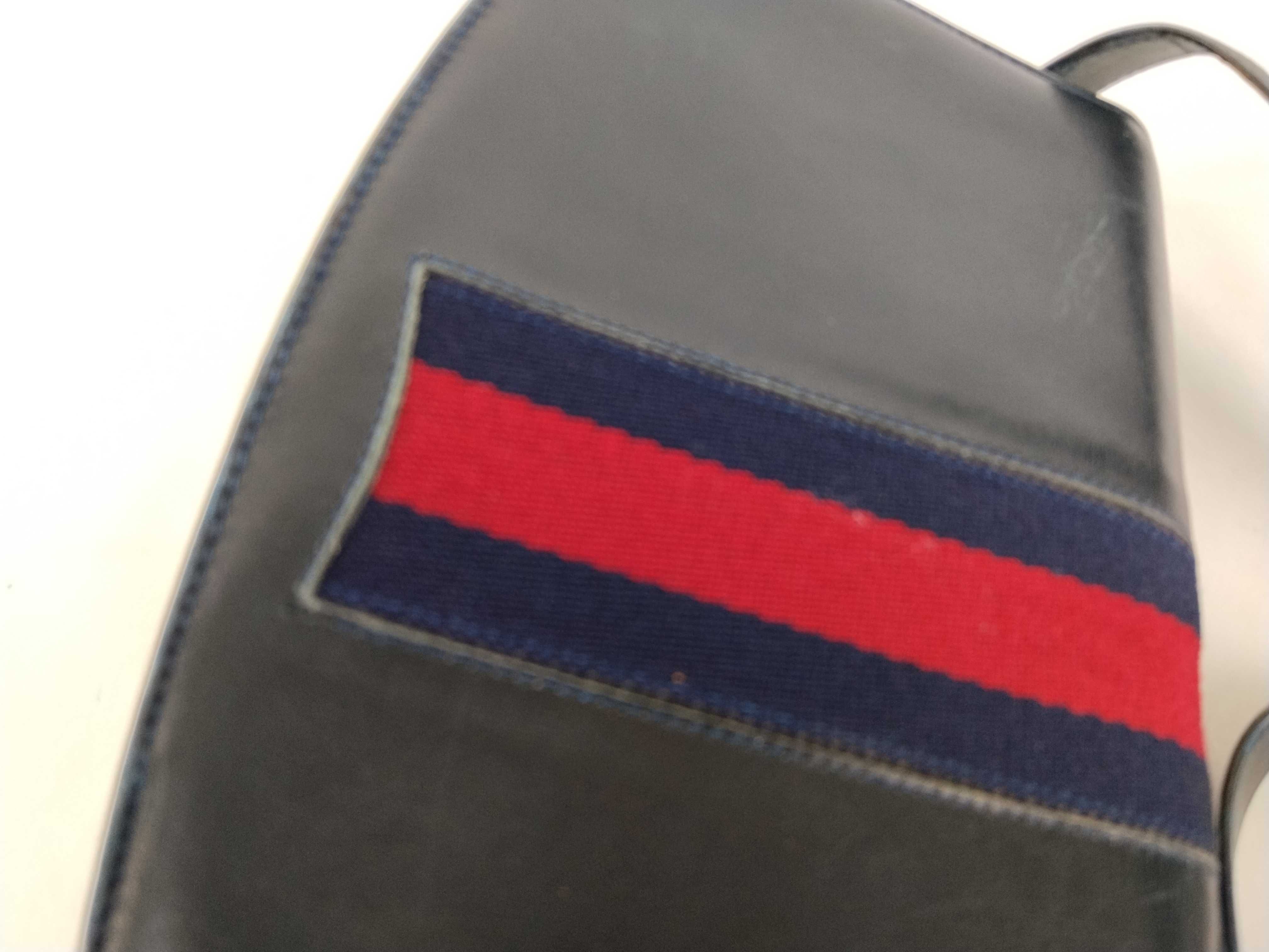 GG Supreme Gucci Shoulder Bag — view 14