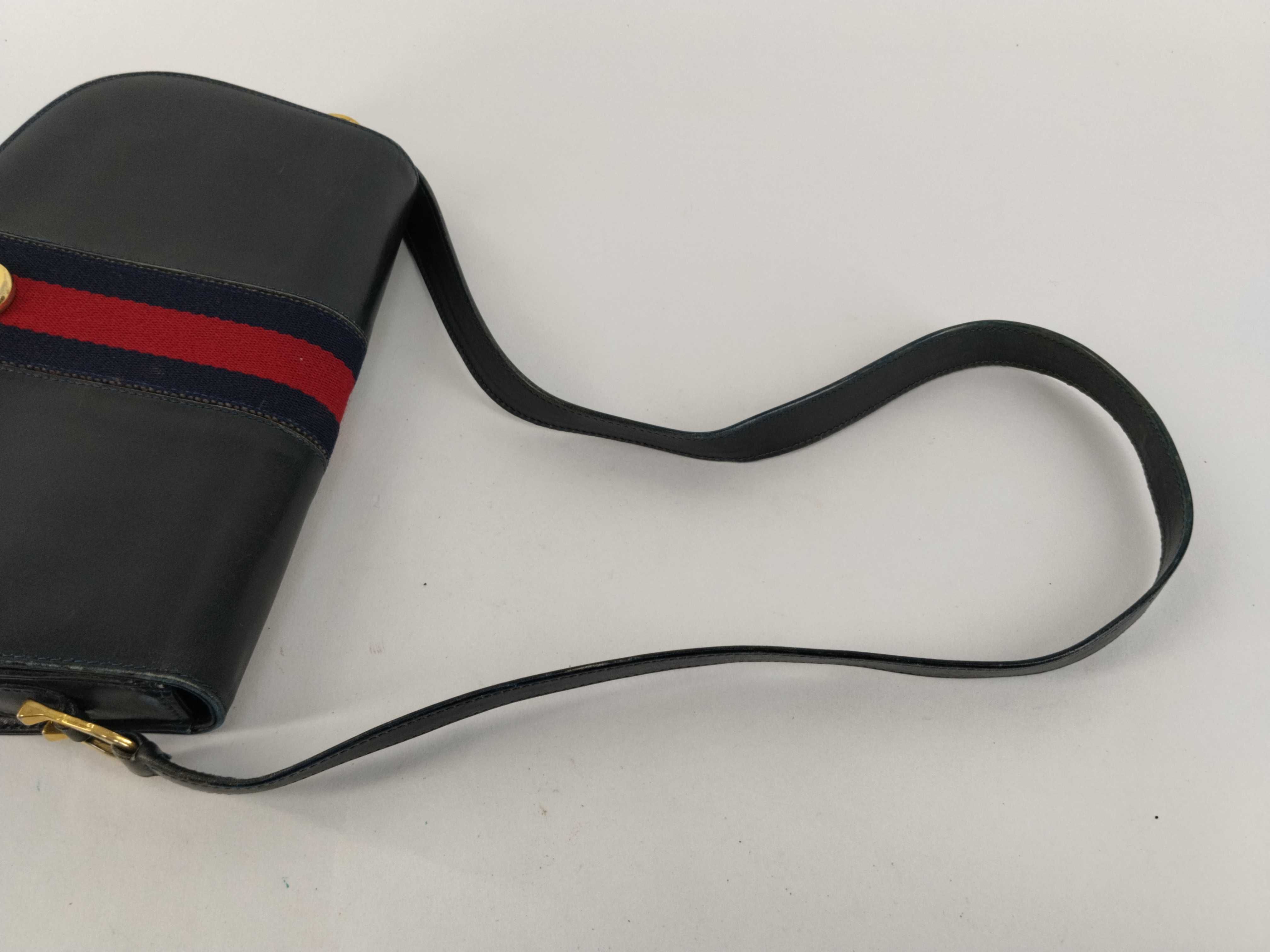 GG Supreme Gucci Shoulder Bag — view 3