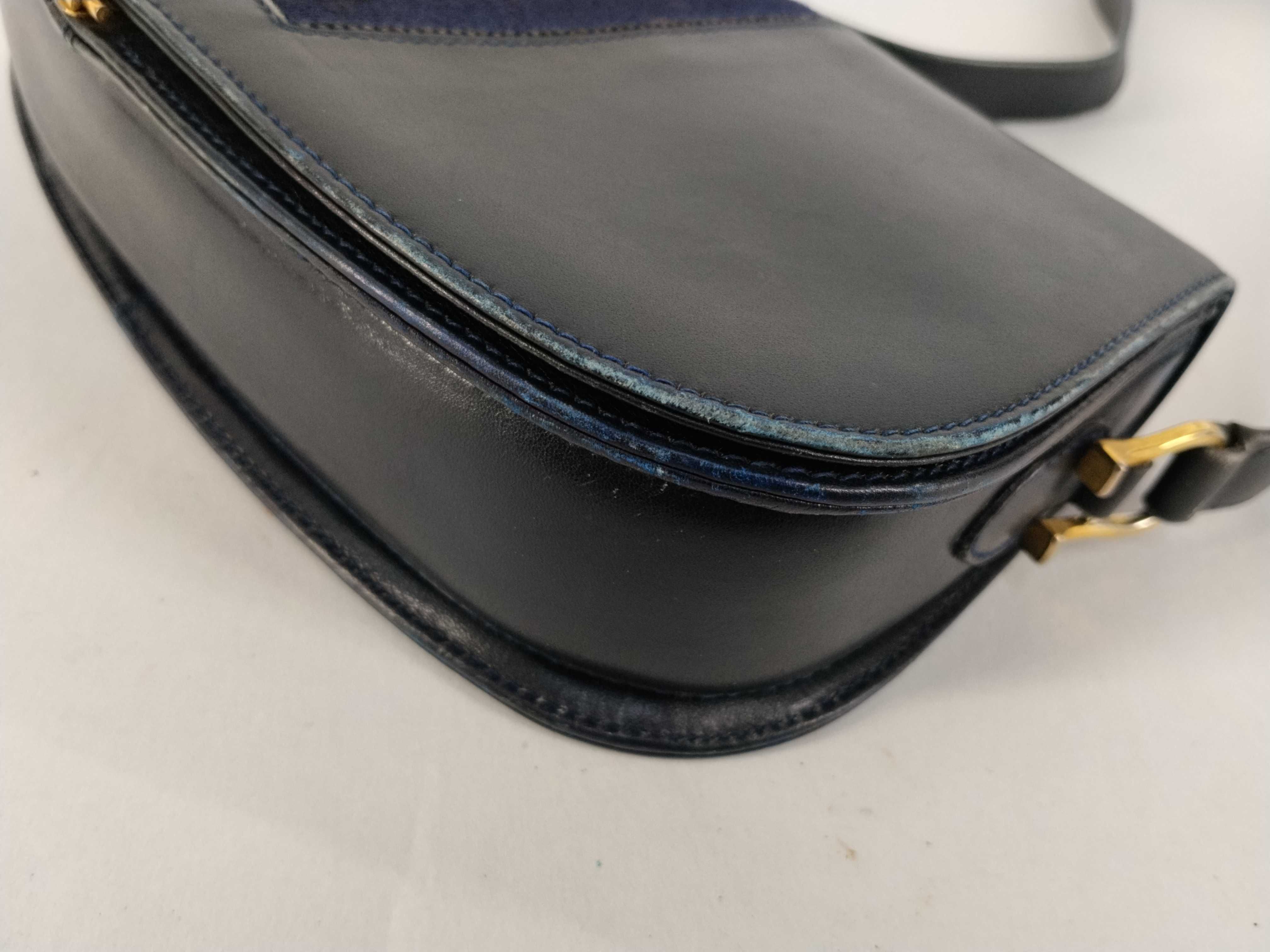 GG Supreme Gucci Shoulder Bag — view 6