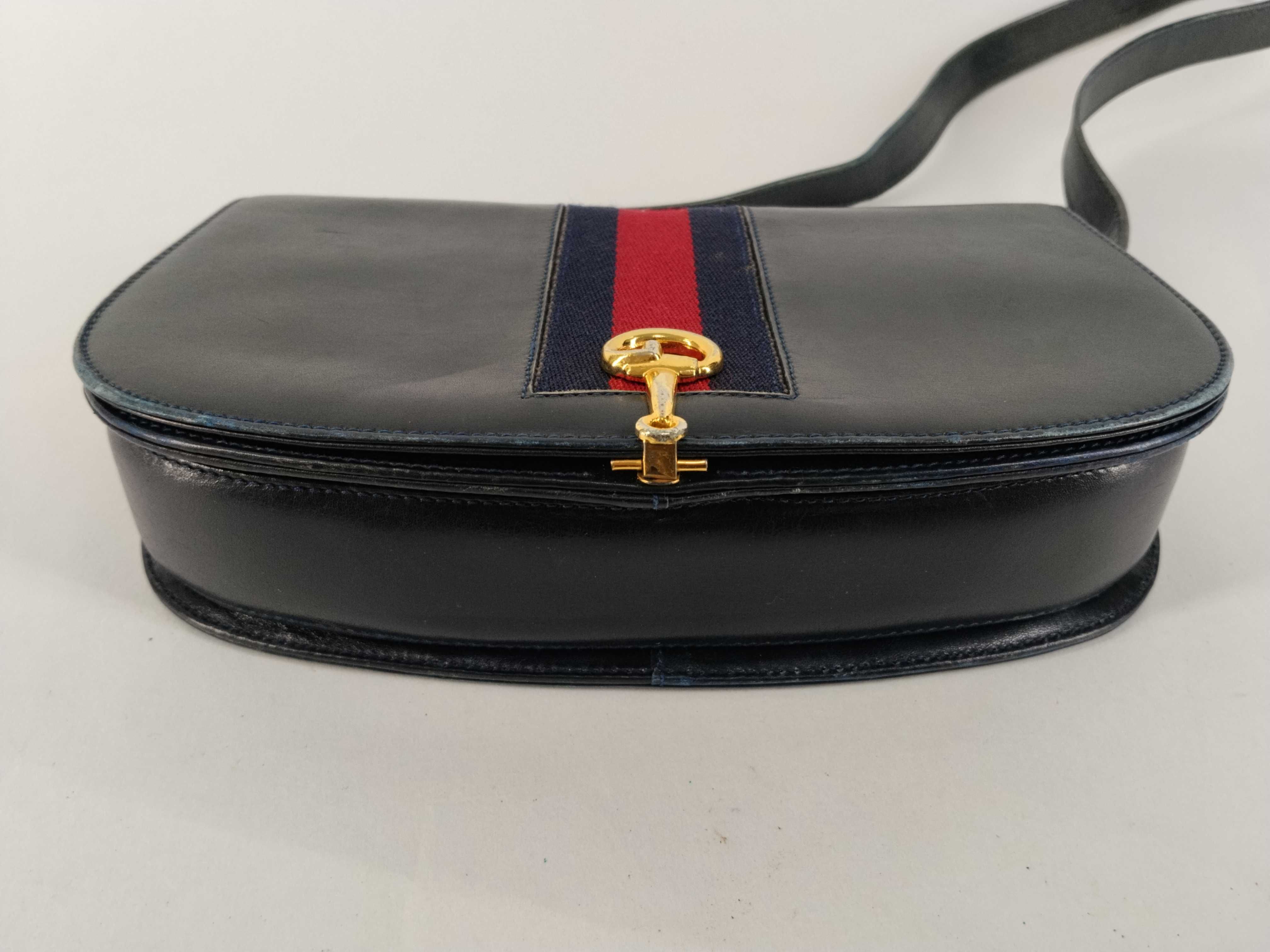 GG Supreme Gucci Shoulder Bag — view 7