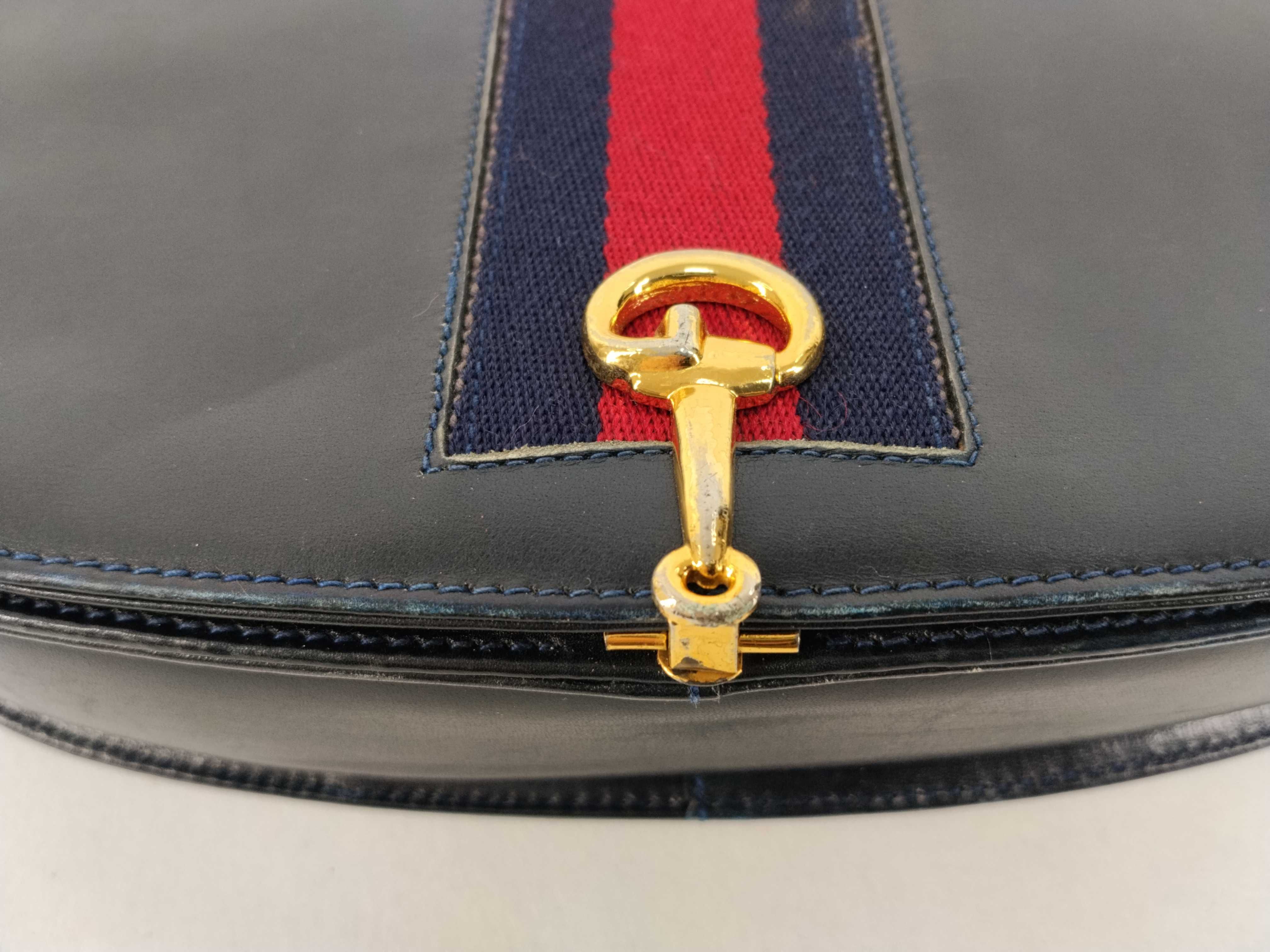 GG Supreme Gucci Shoulder Bag — view 8