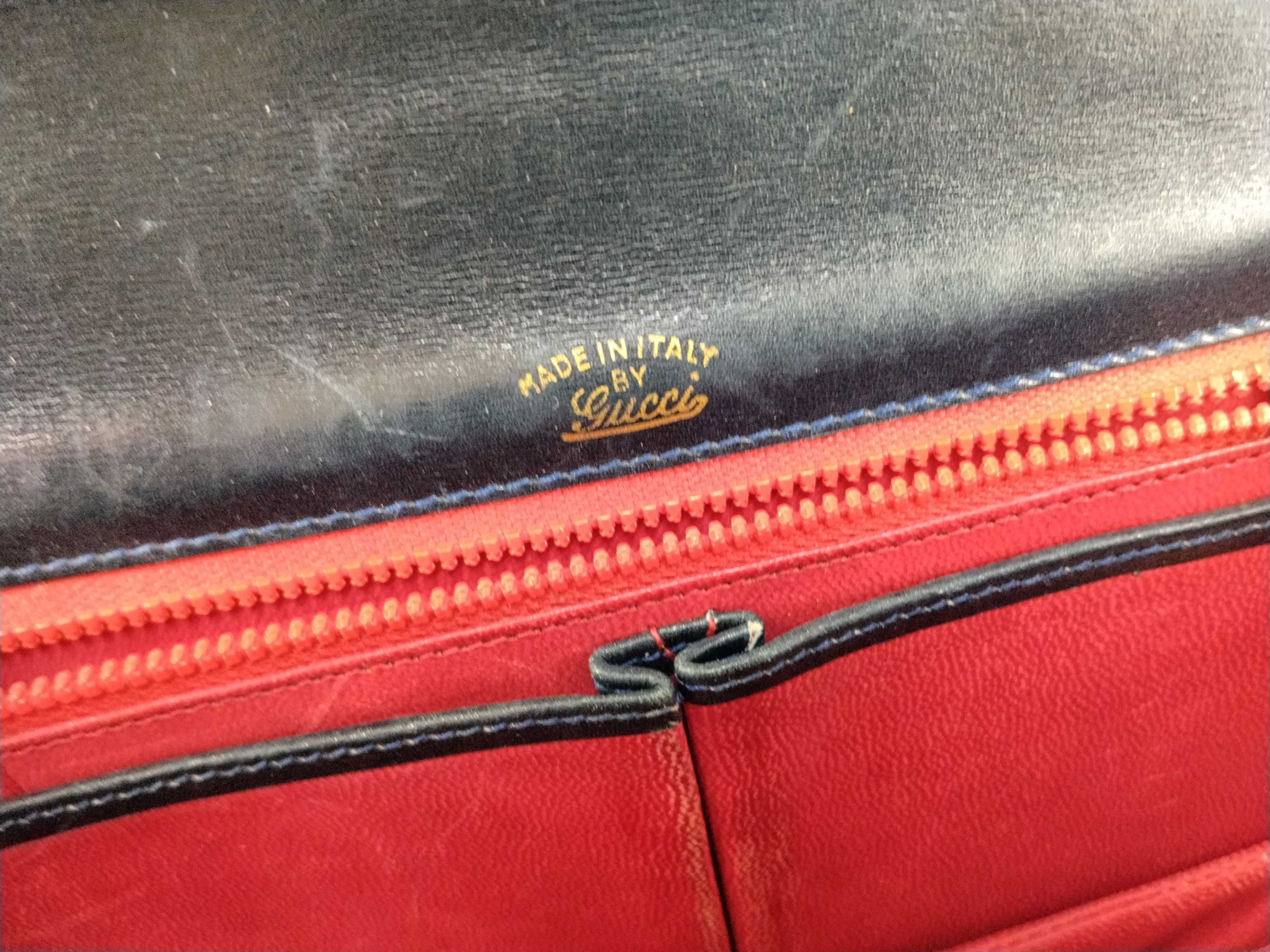 GG Supreme Gucci Shoulder Bag — view 10