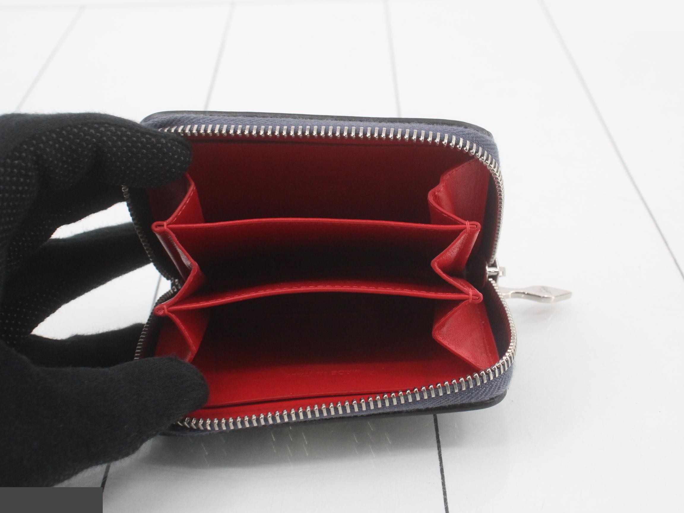 Other lines: Bags and Wallets — view 4