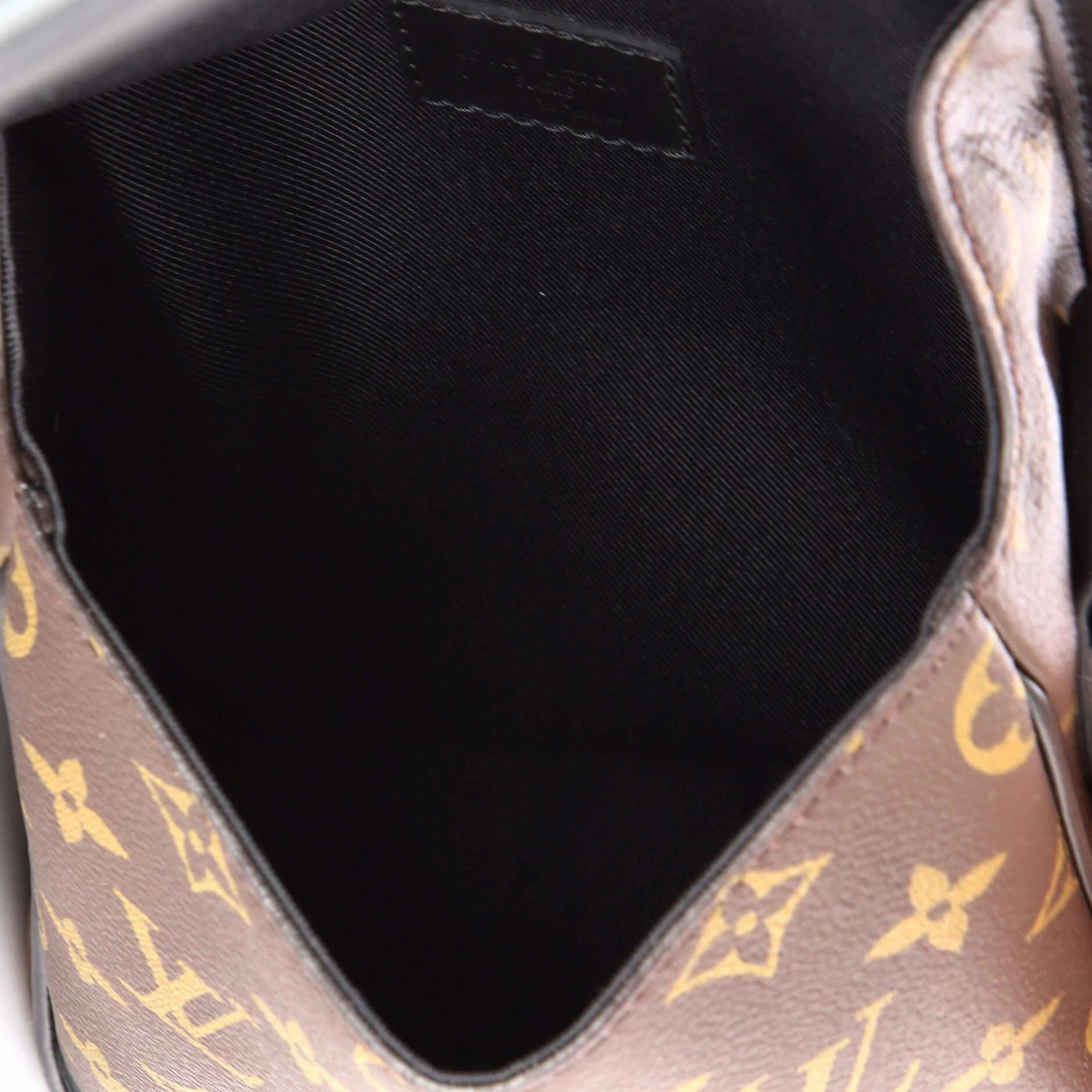 Archy Messenger PM, Monogram Macassar — view 5