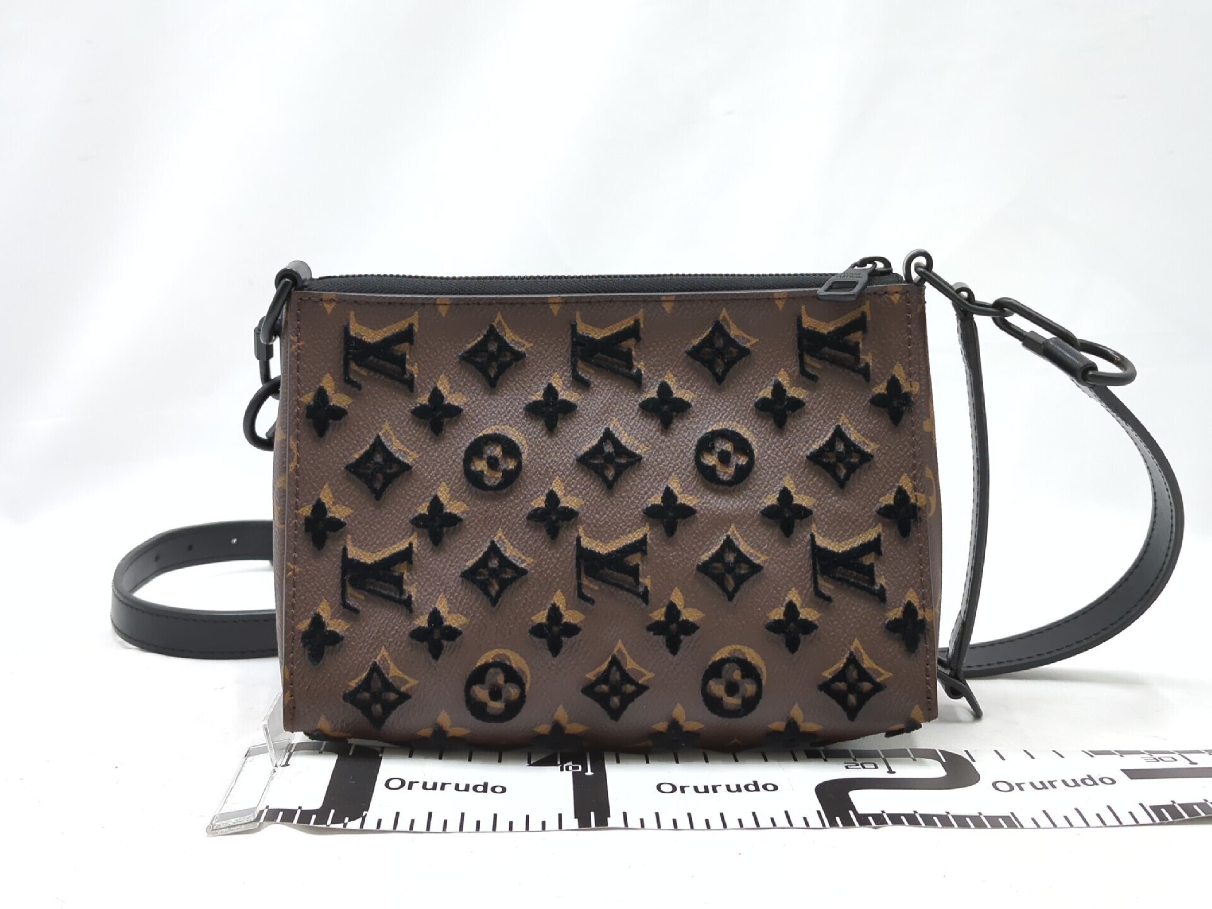 M45070 Monogram Tuffetage Triangular Gourmet Expresser Shoulder Bag — view 2